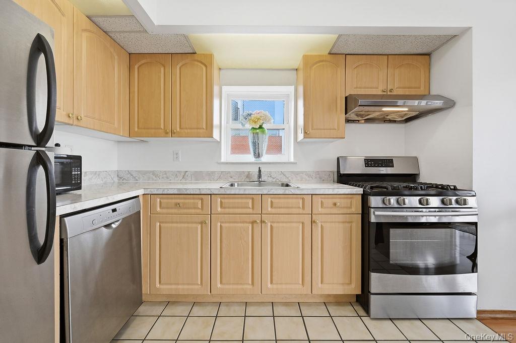 #9 photo, 133-36 41st Road, Flushing , NY 11355