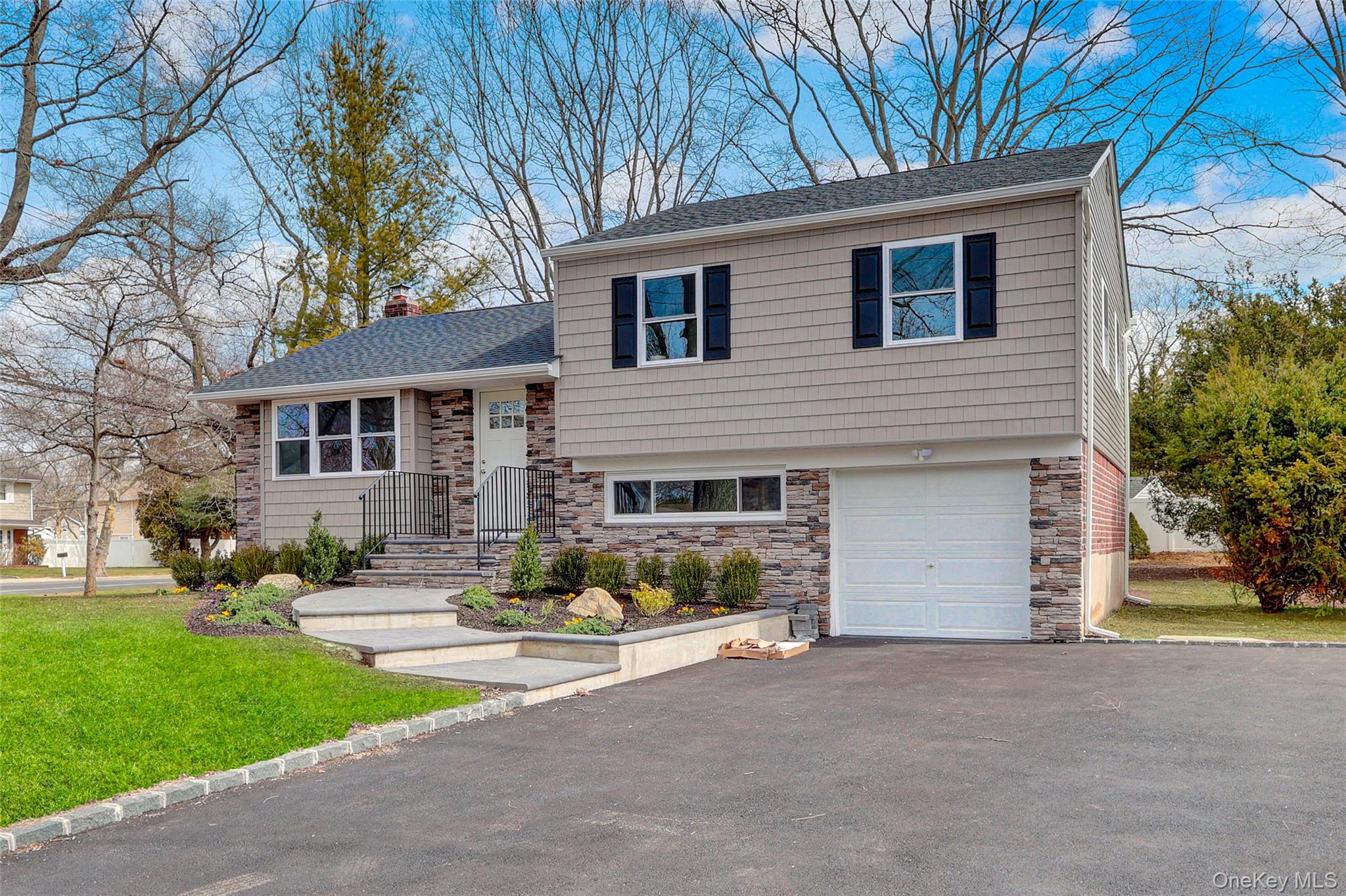 #1 photo, 10 Poet Lane, সাফোক কাউন্টি Greenlawn , NY 11740