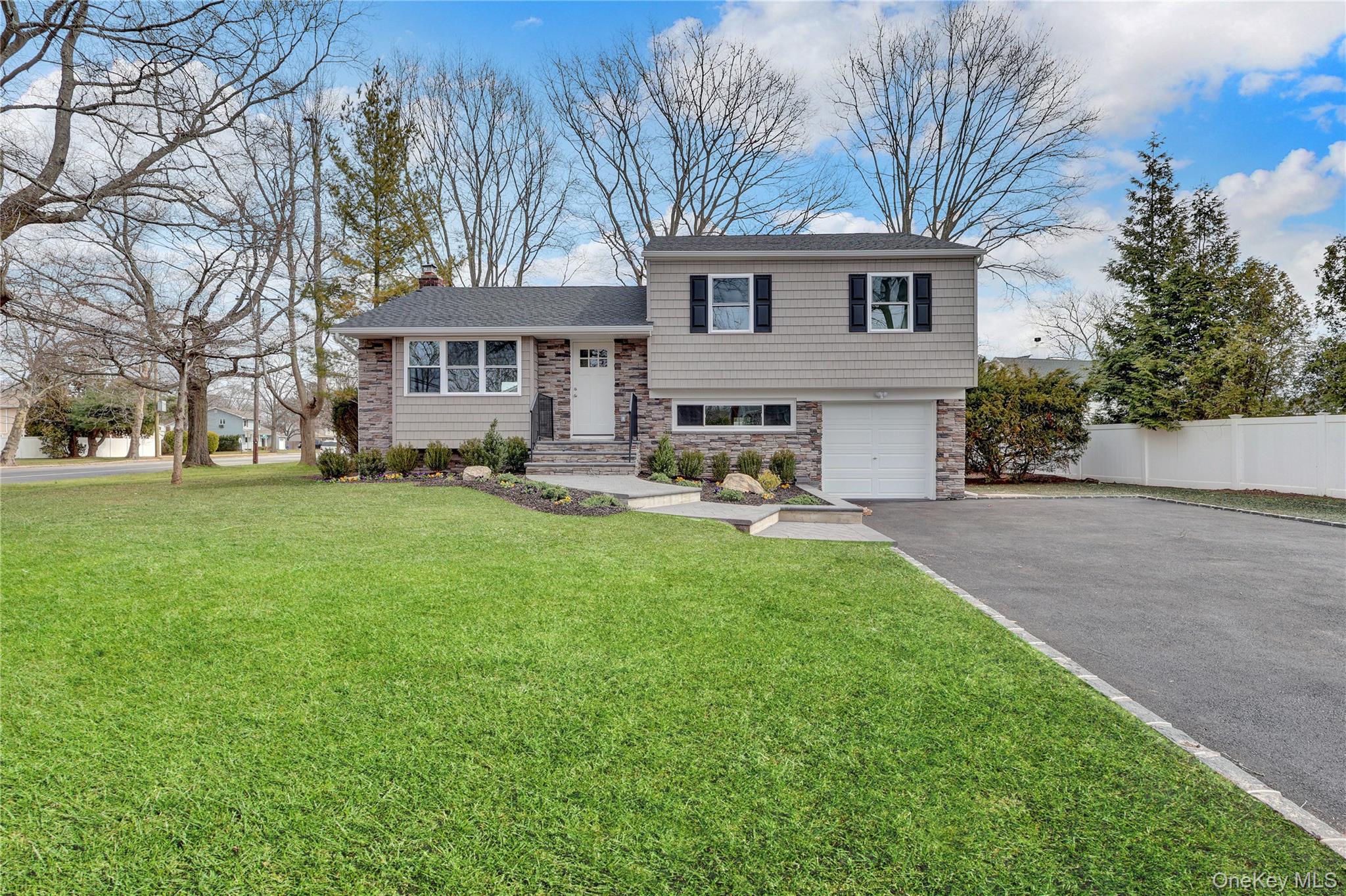 #3 photo, 10 Poet Lane, সাফোক কাউন্টি Greenlawn , NY 11740