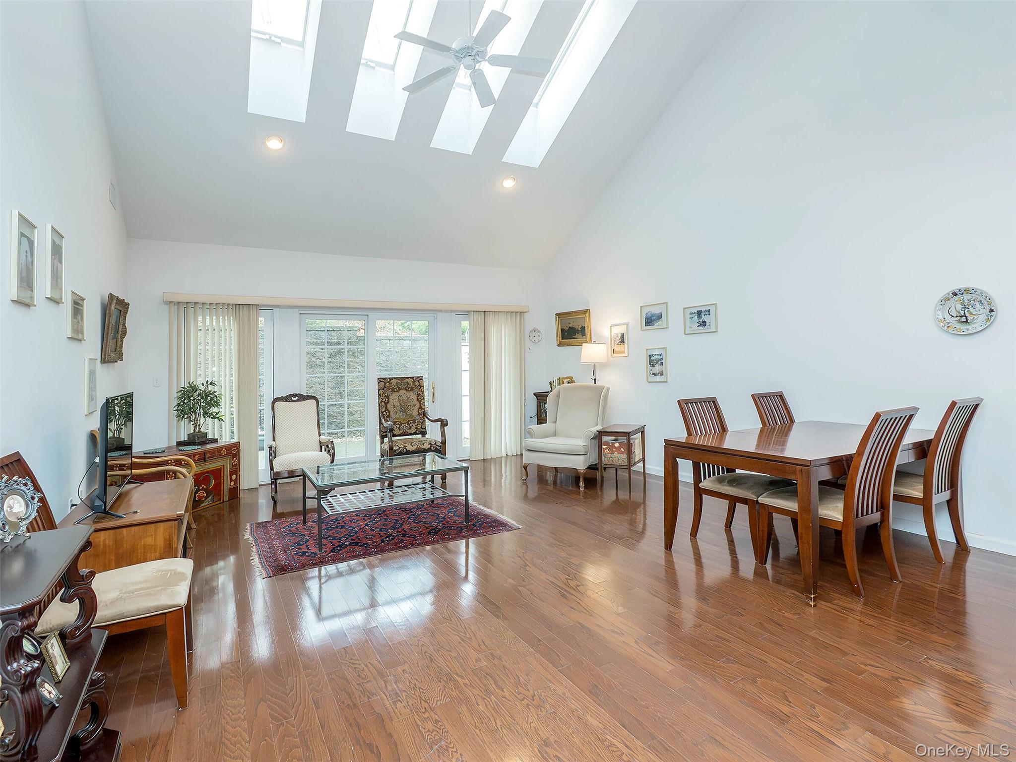 #11 photo, 174 Pond View Drive, Port Washington , NY 11050