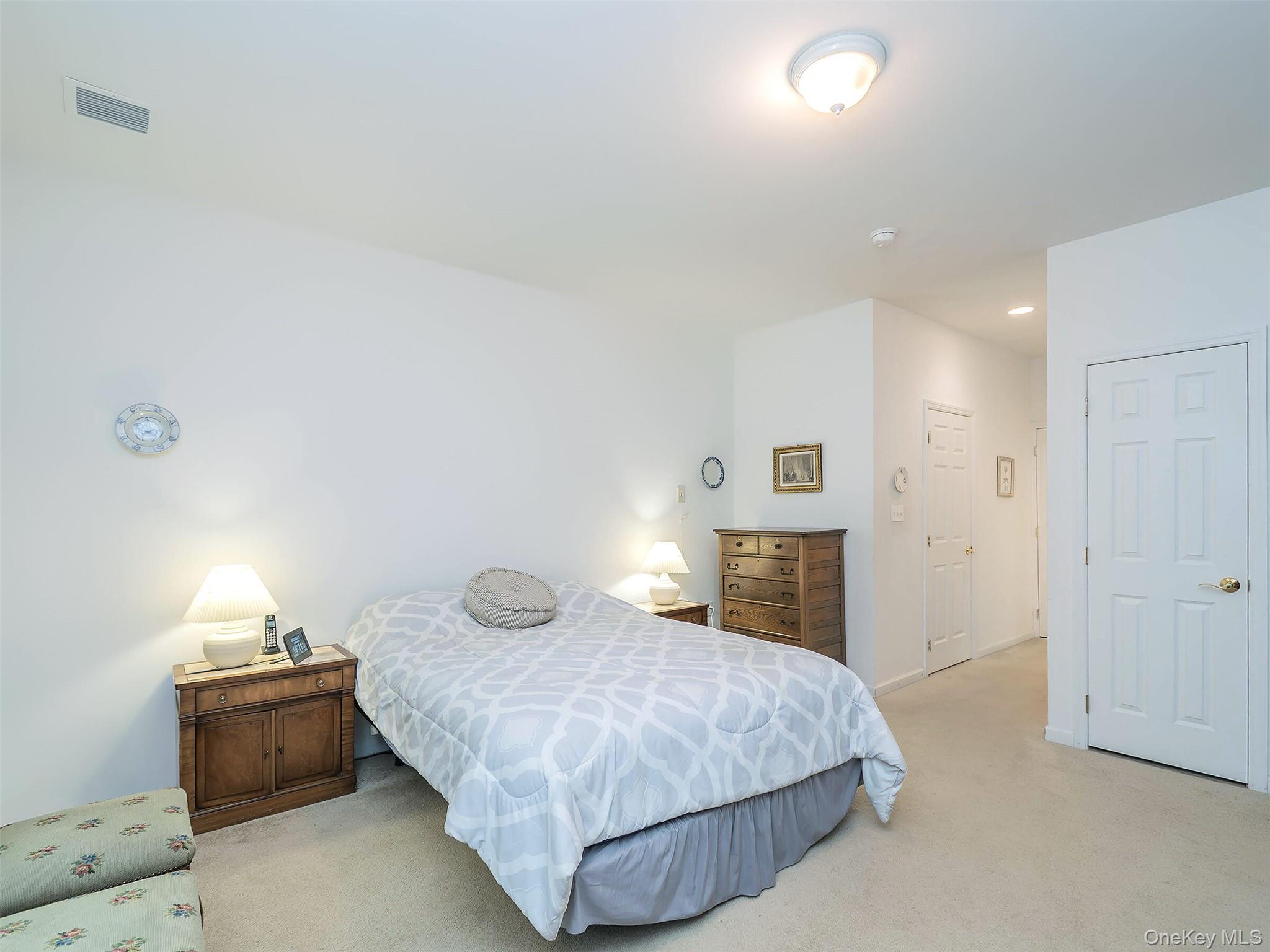 #19 photo, 174 Pond View Drive, Port Washington , NY 11050