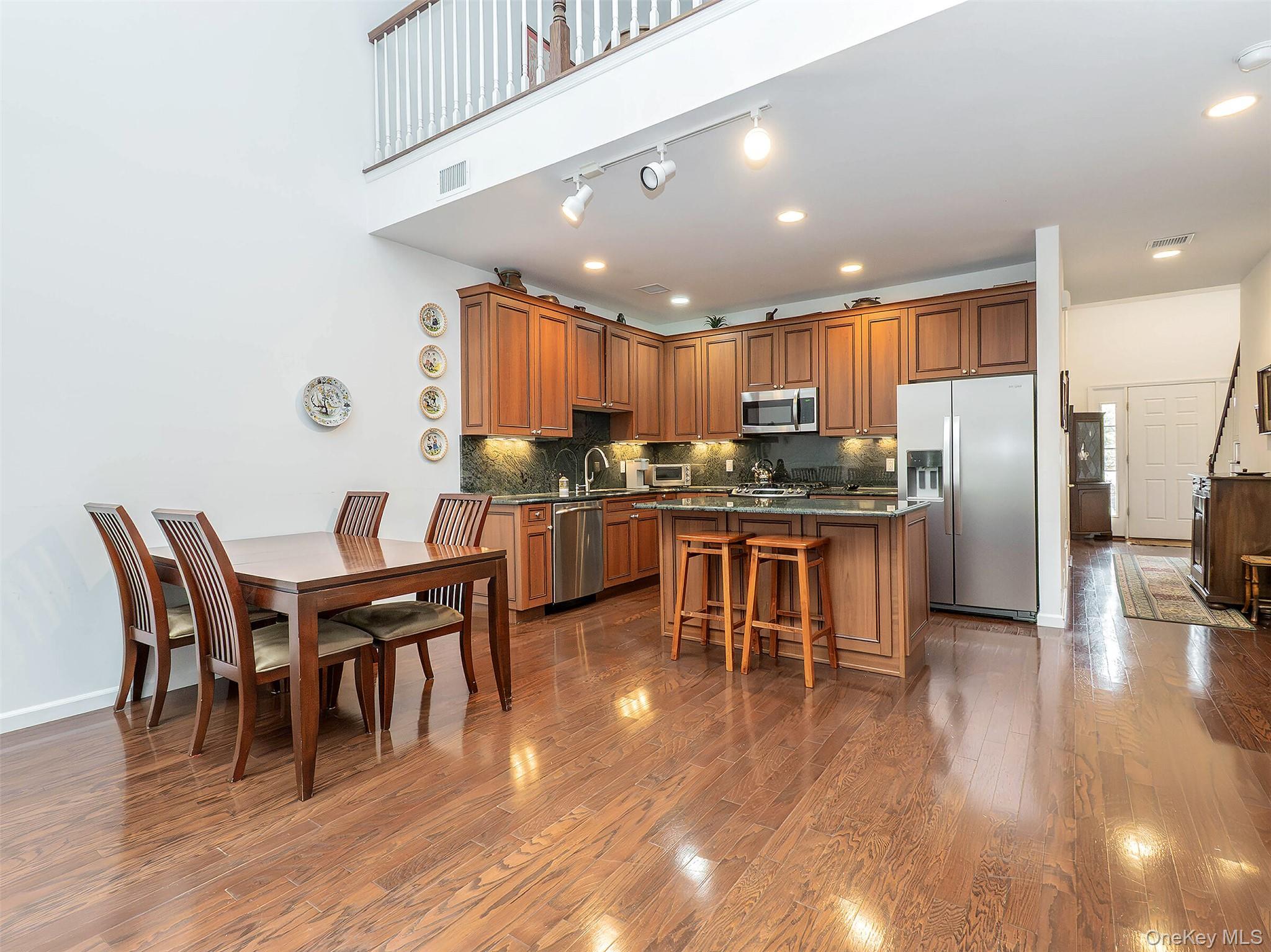 #5 photo, 174 Pond View Drive, Port Washington , NY 11050