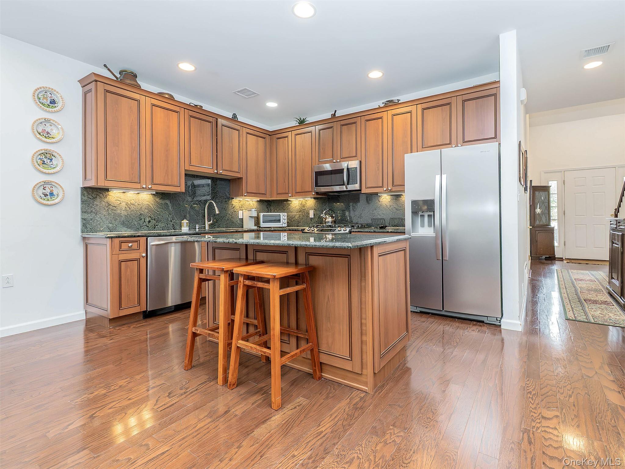 #6 photo, 174 Pond View Drive, Port Washington , NY 11050