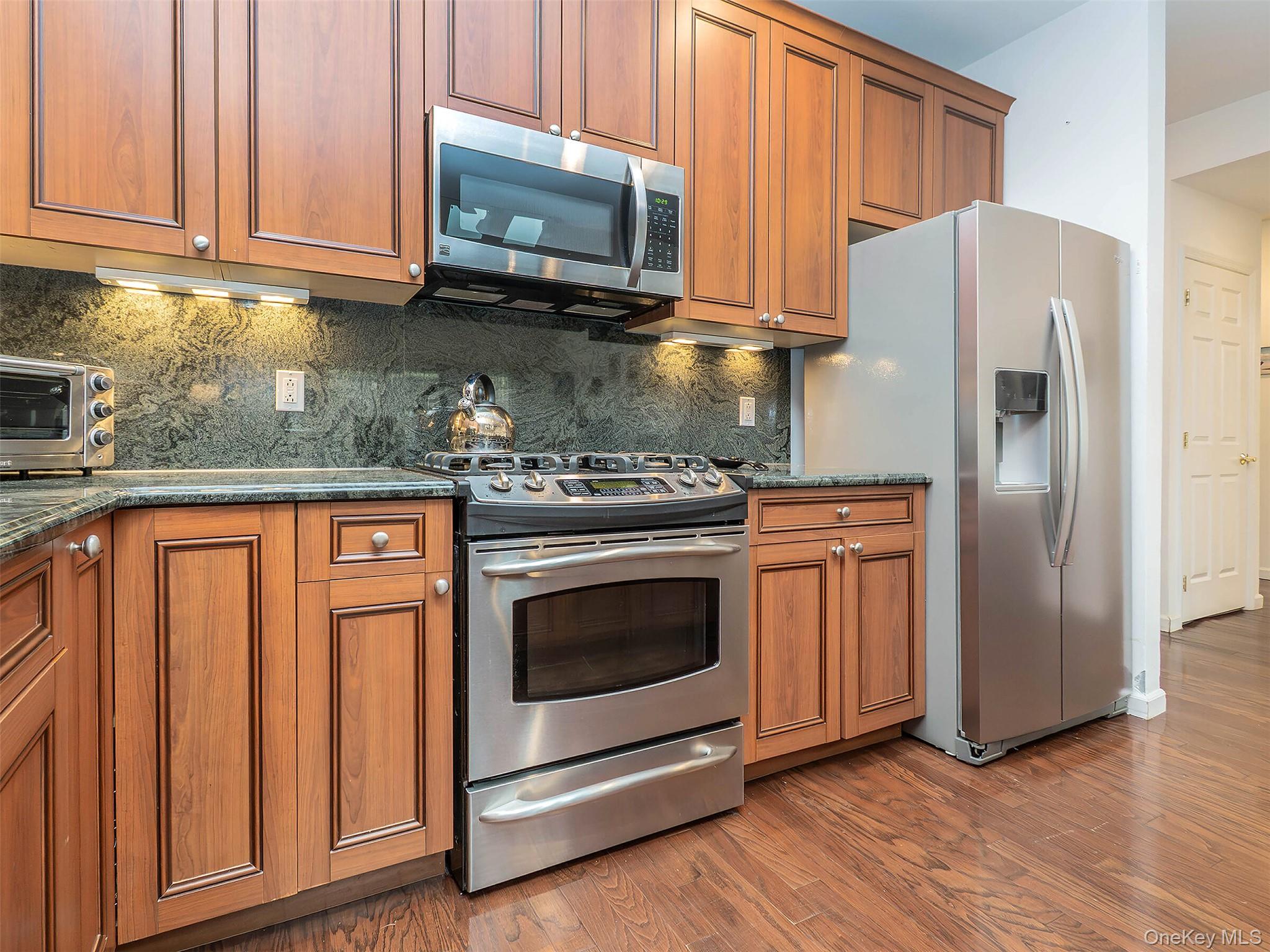 #8 photo, 174 Pond View Drive, Port Washington , NY 11050