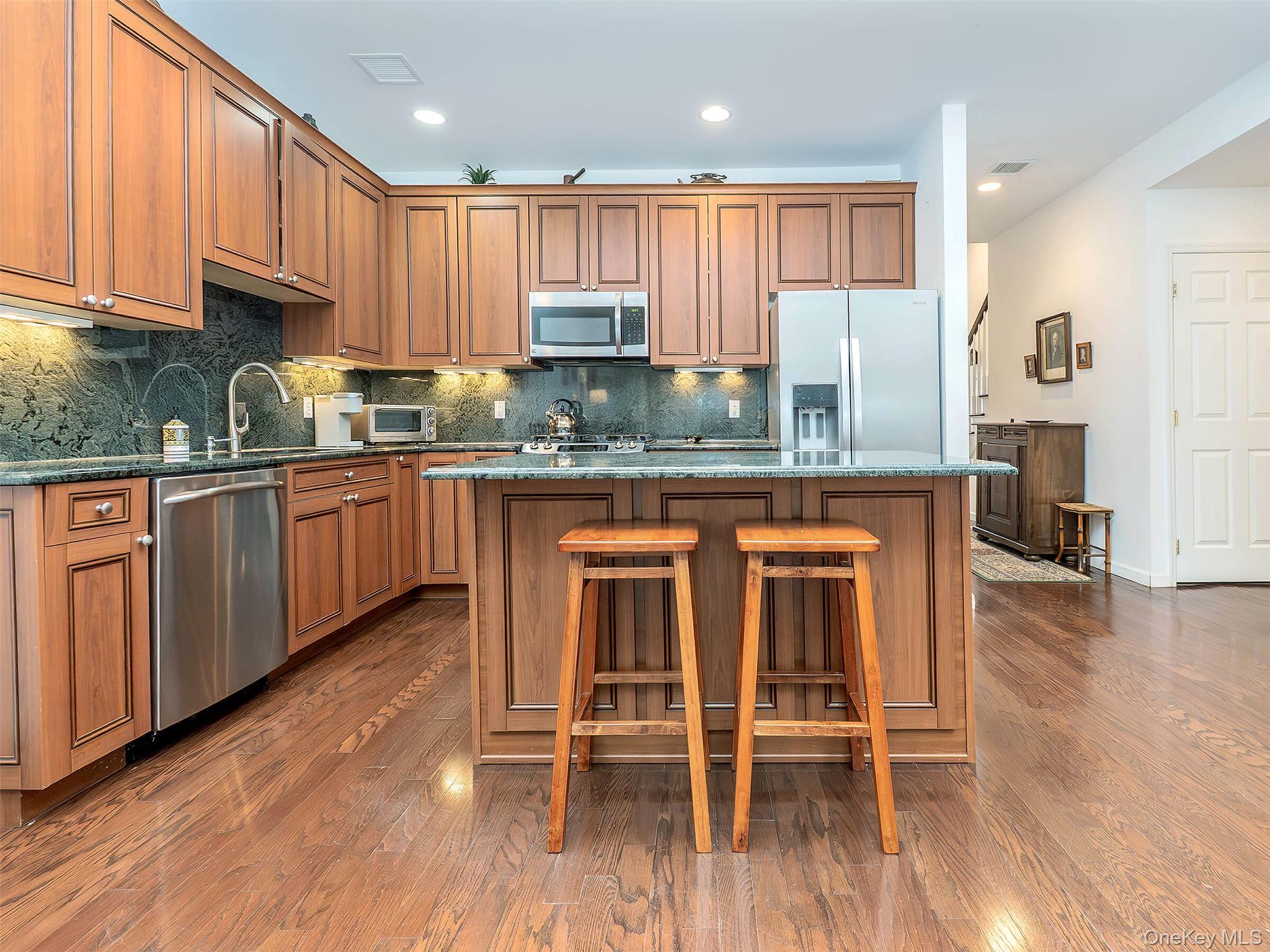 #9 photo, 174 Pond View Drive, Port Washington , NY 11050