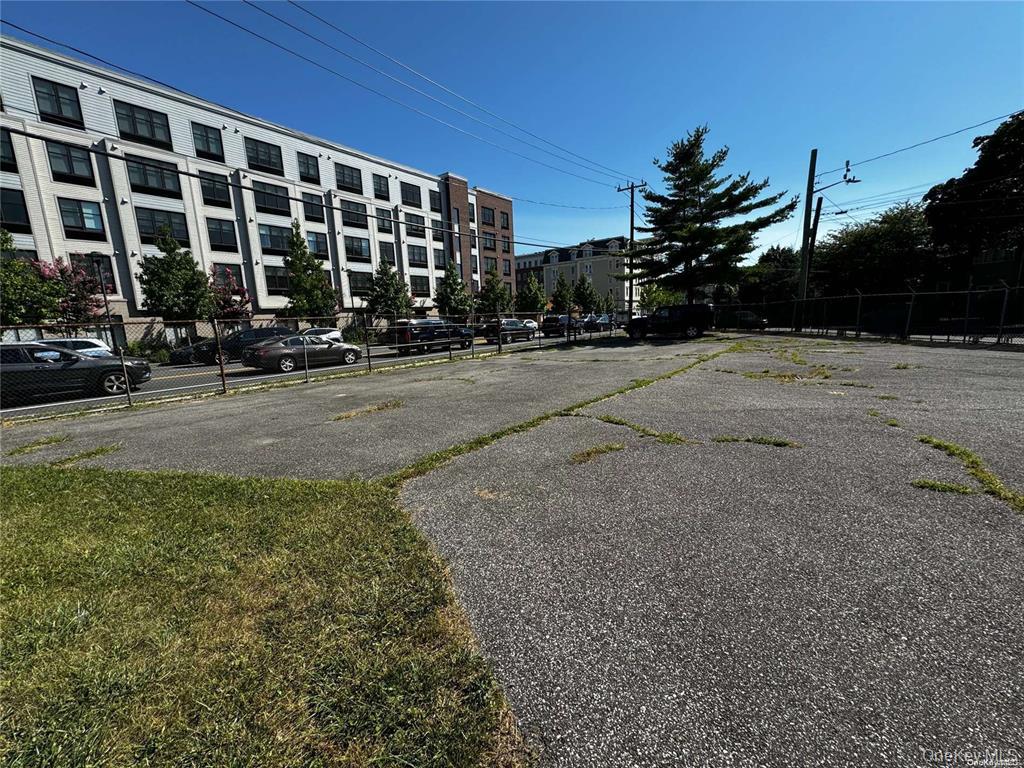 #1 photo, 1616 Straight Path, সাফোক কাউন্টি Wyandanch , NY 11798