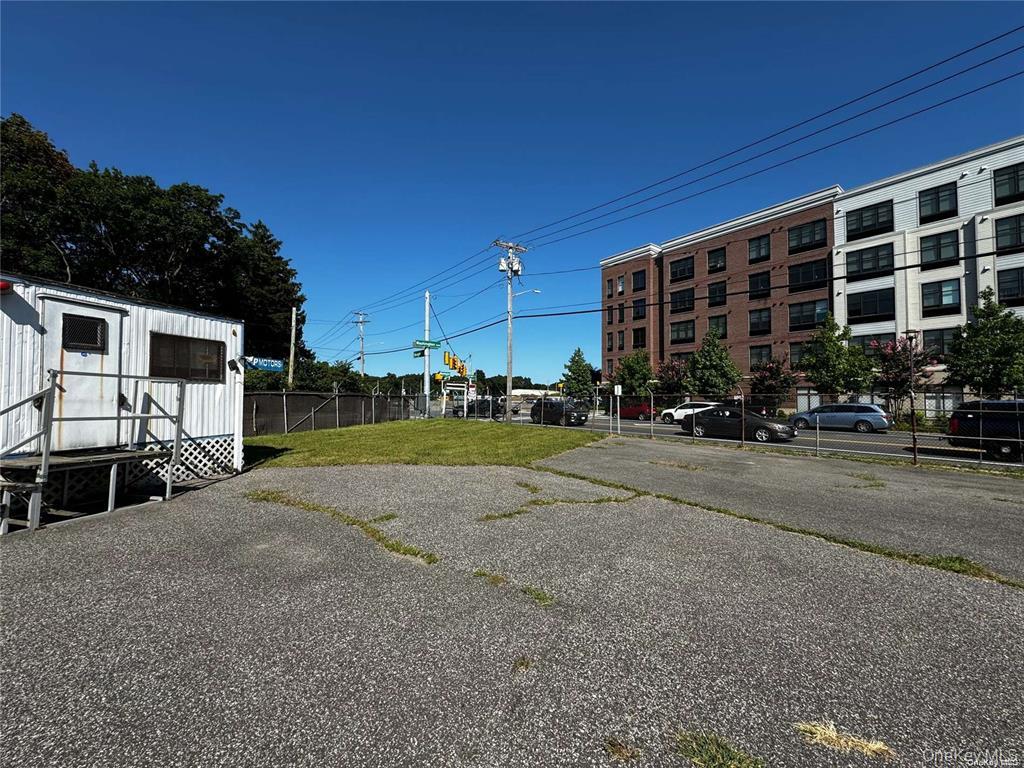 #2 photo, 1616 Straight Path, সাফোক কাউন্টি Wyandanch , NY 11798