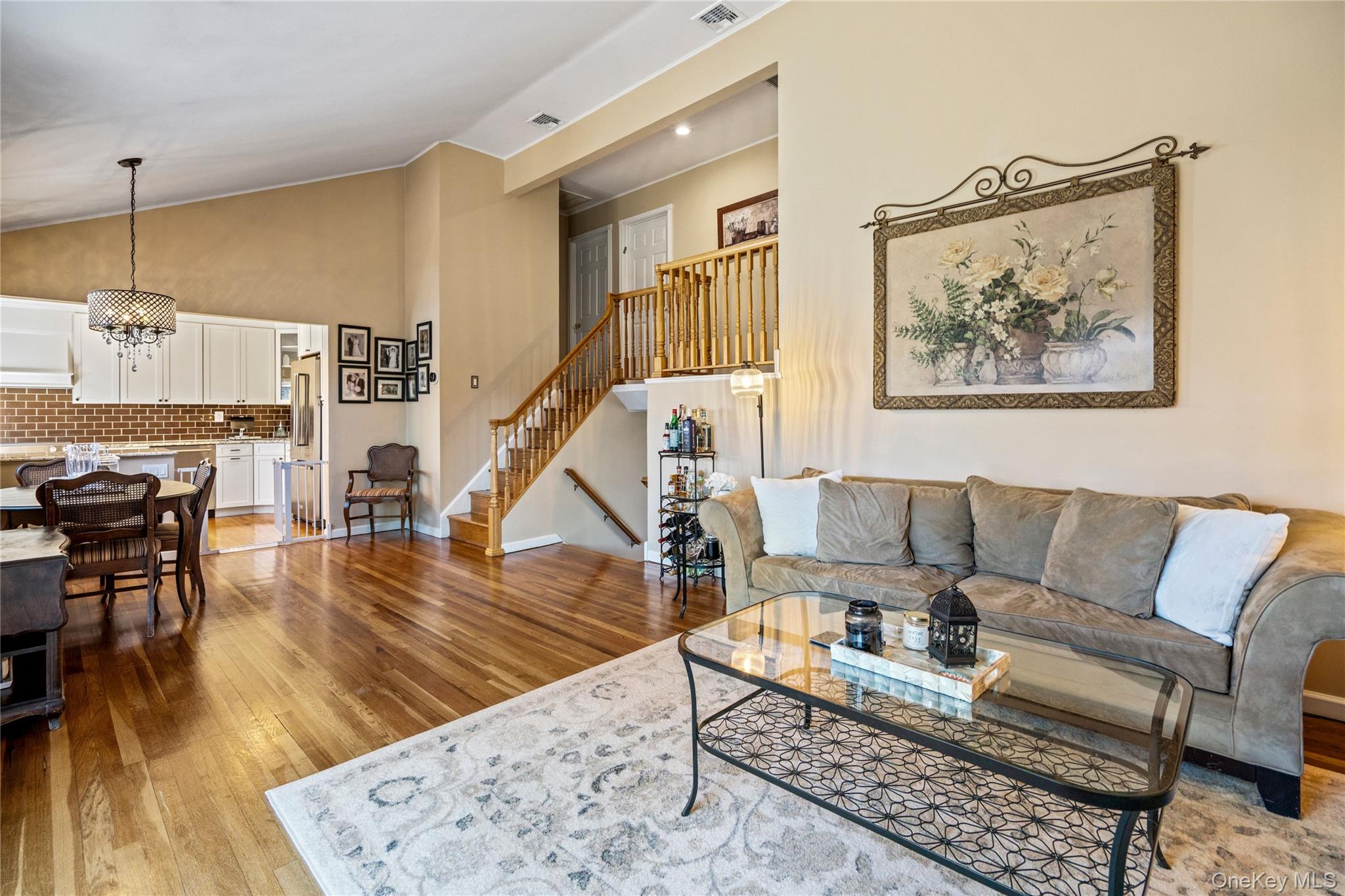 #5 photo, 5 Martin Lane, নাসাউ কাউন্টি Old Bethpage , NY 11804