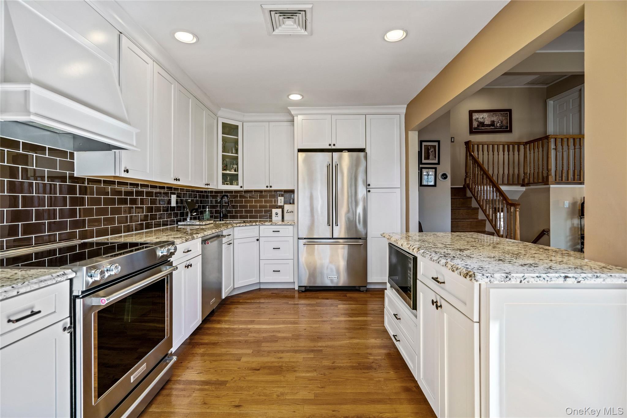 #9 photo, 5 Martin Lane, নাসাউ কাউন্টি Old Bethpage , NY 11804