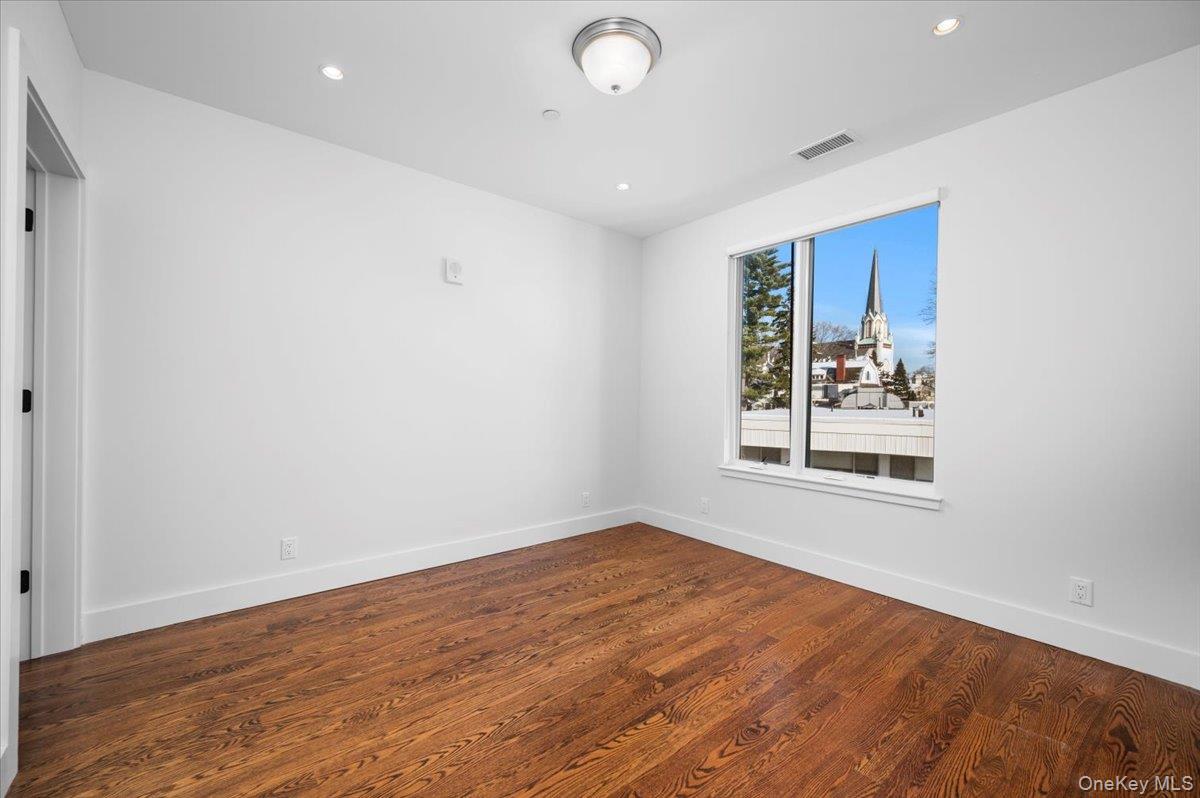 #10 photo, 422 E Boston Post Road, Mamaroneck , NY 10543