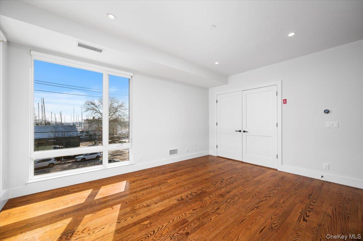 #2 photo, 422 E Boston Post Road, Mamaroneck , NY 10543