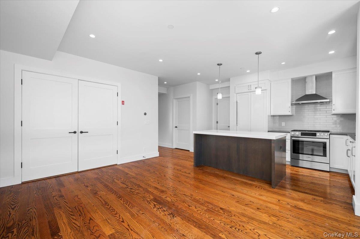 #3 photo, 422 E Boston Post Road, Mamaroneck , NY 10543