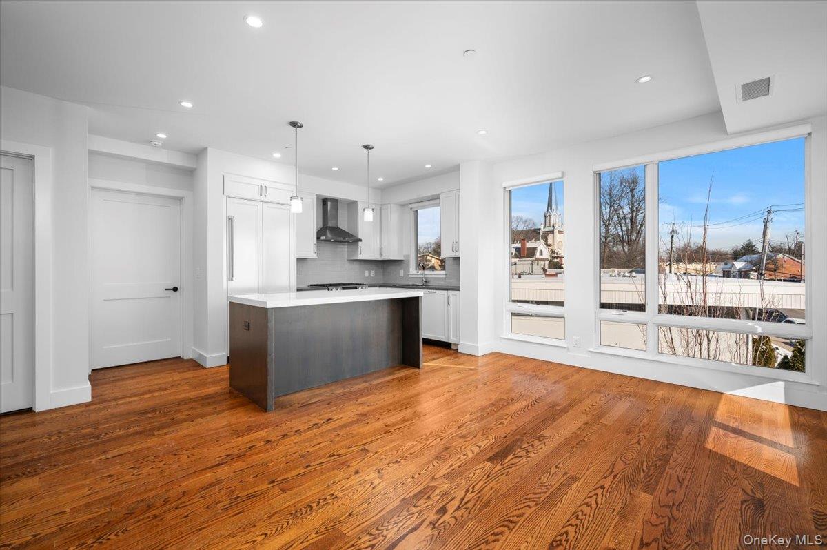 #4 photo, 422 E Boston Post Road, Mamaroneck , NY 10543