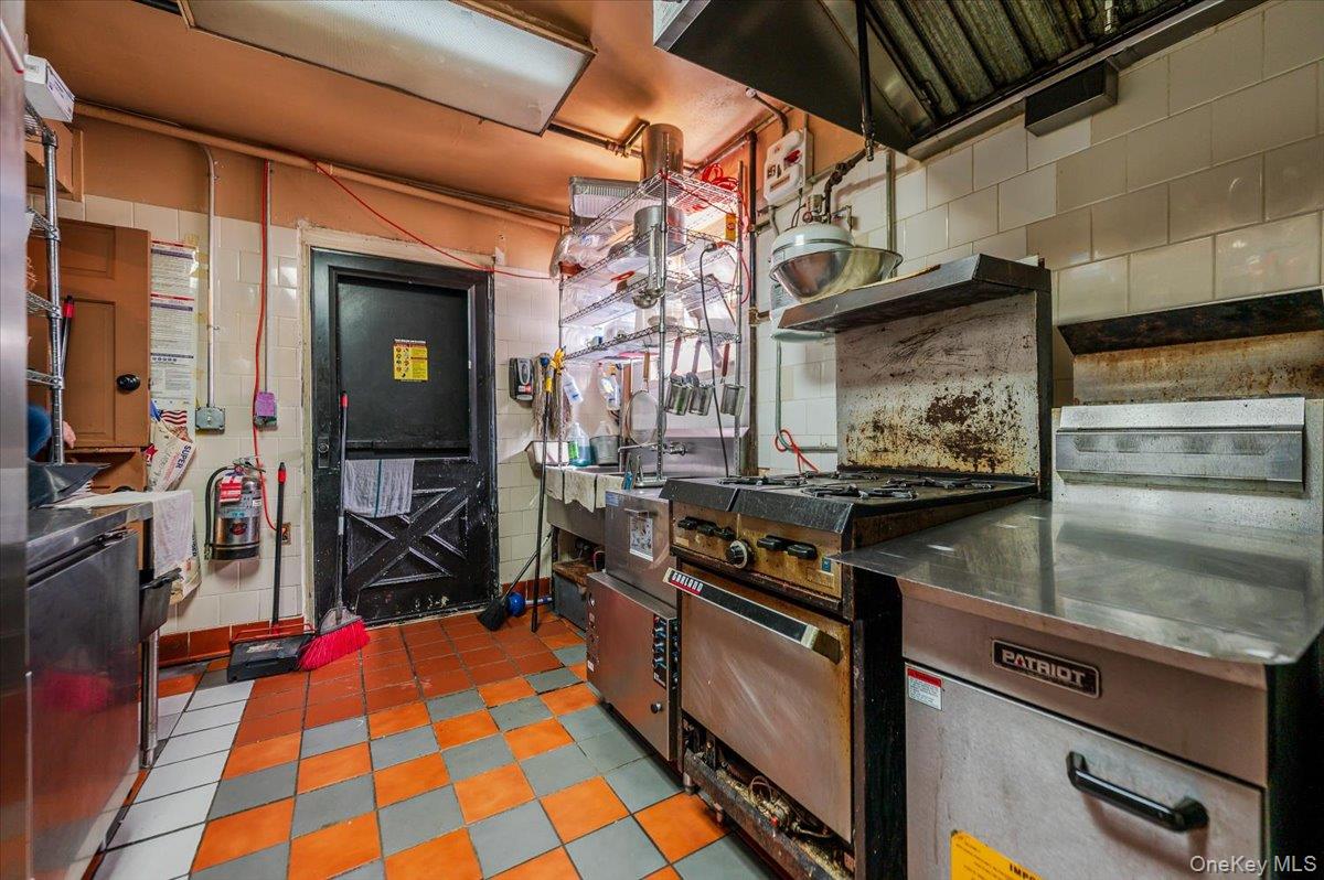 #12 photo, 2918 Bruckner Boulevard, Bronx , NY 10465