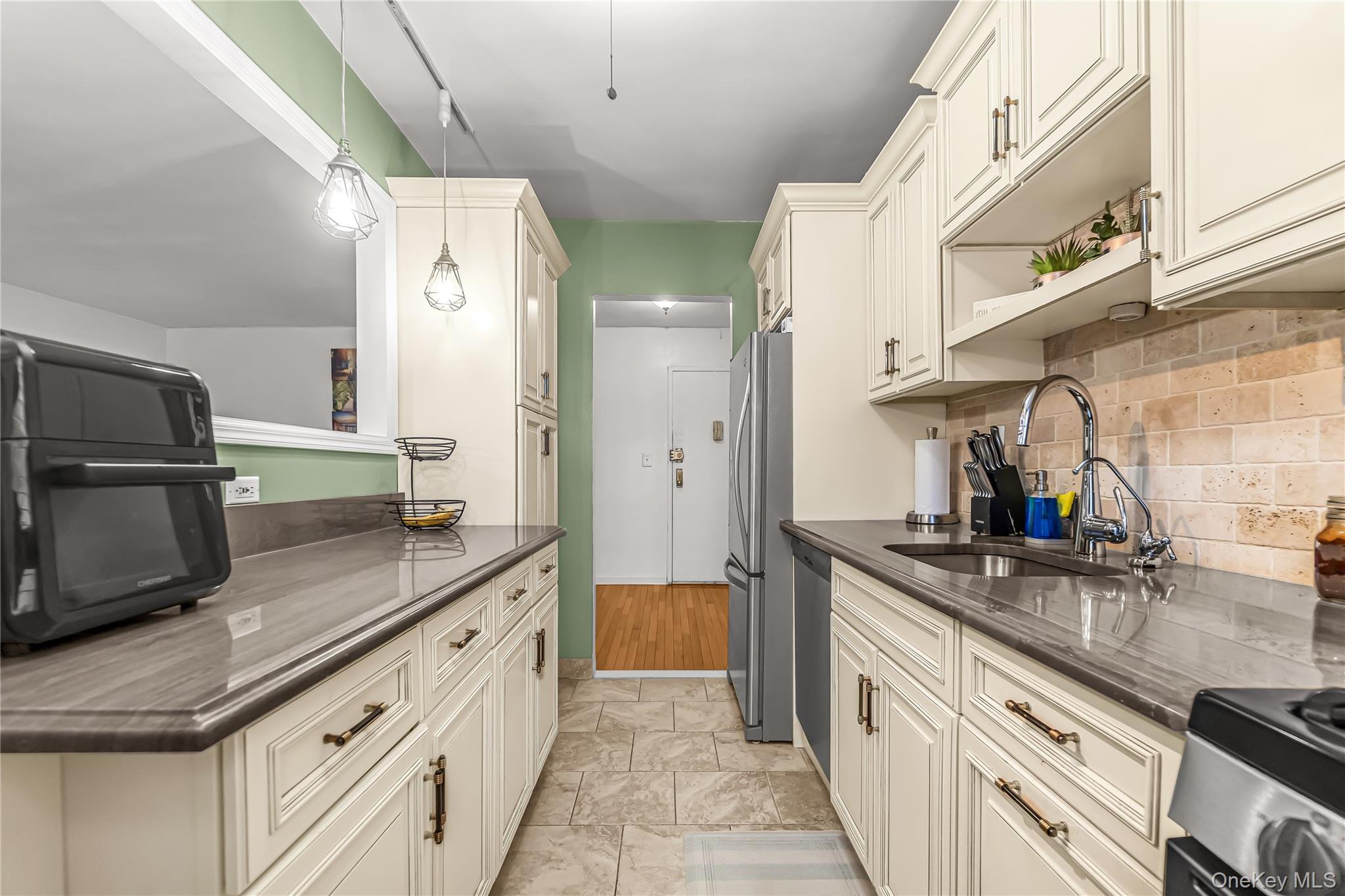 #12 photo, 3 Remsen Road, Yonkers , NY 10710