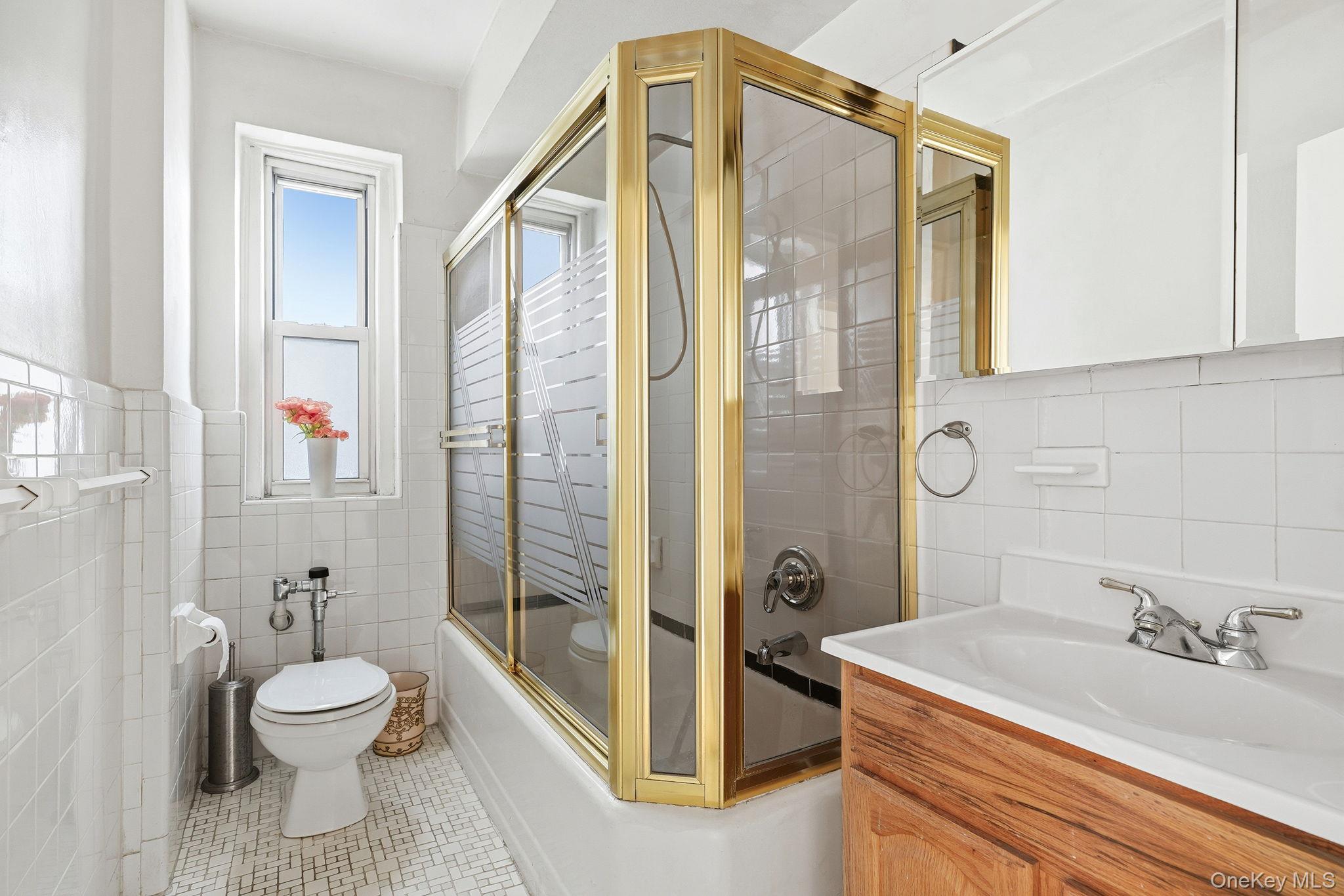 #9 photo, 601 Pelham Parkway, Bronx , NY 10467