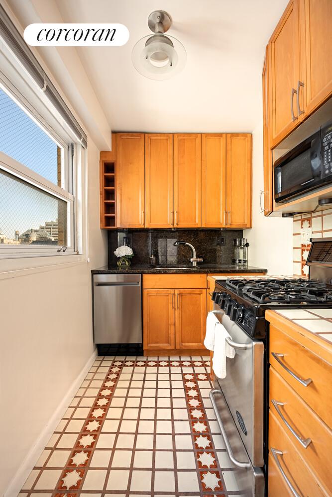 #7 photo, 142 E 16TH Street, Gramercy Park , NY 10003