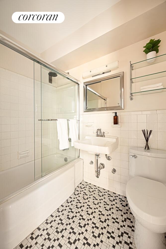 #8 photo, 142 E 16TH Street, Gramercy Park , NY 10003