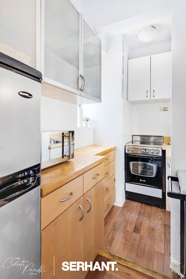 #8 photo, 320 E 42ND Street, Murray Hill , NY 10017