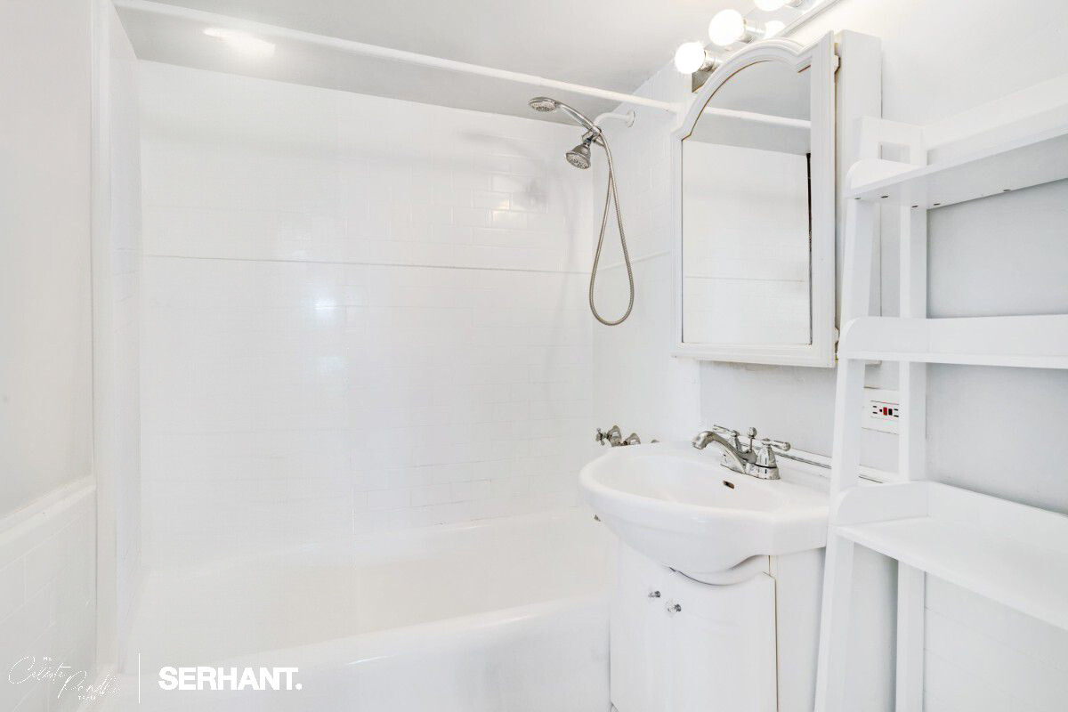 #9 photo, 320 E 42ND Street, Murray Hill , NY 10017