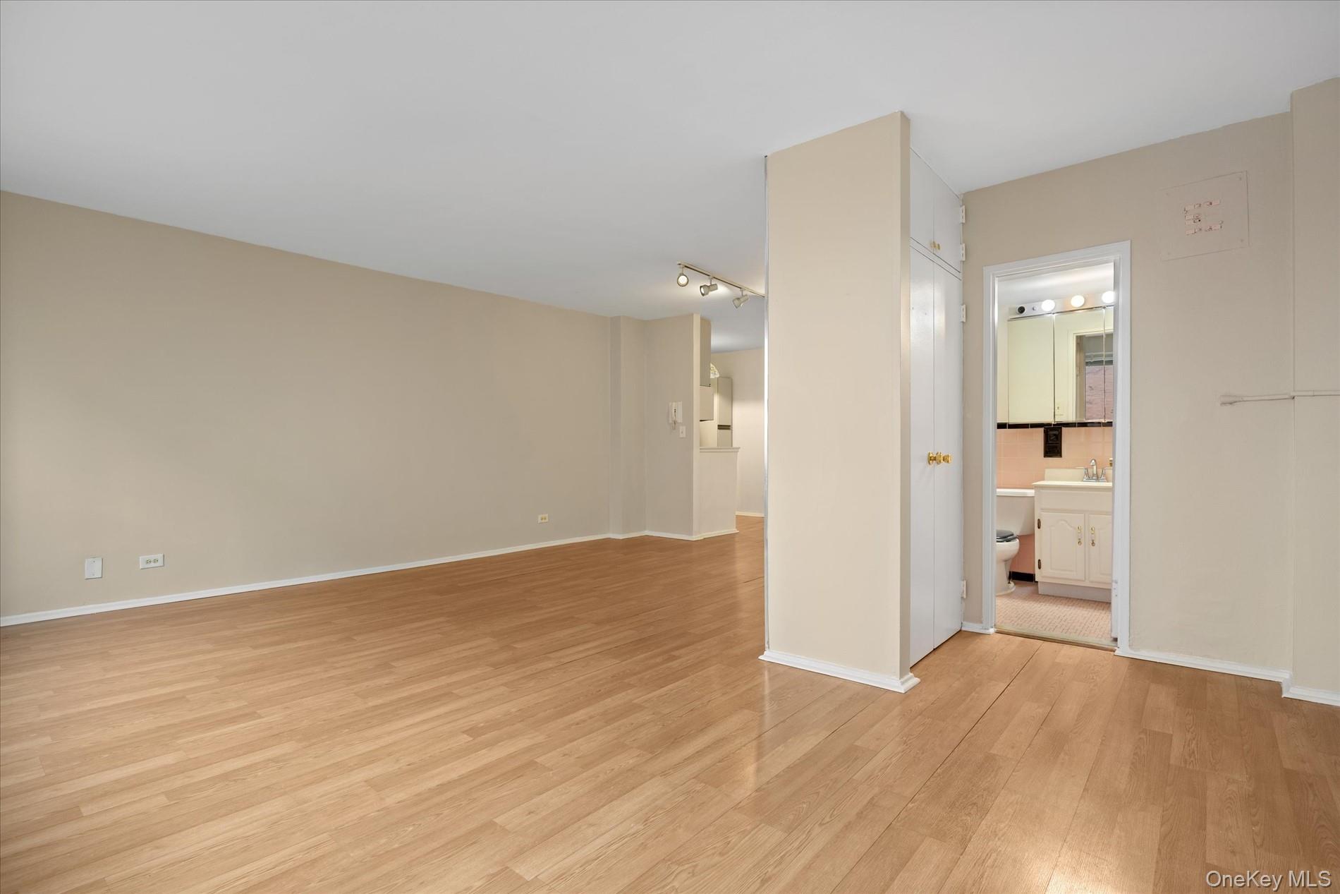 #6 photo, 87-15 165th Street, Jamaica , NY 11432