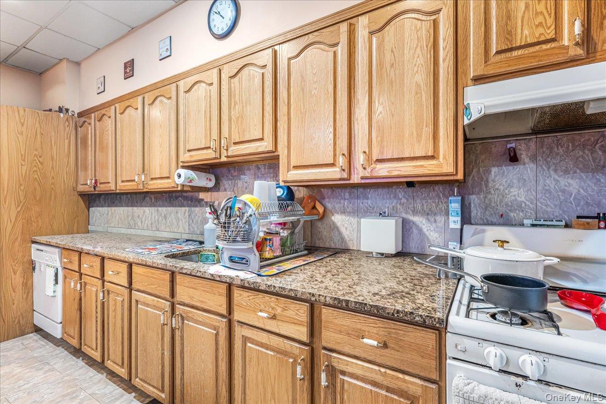 #4 photo, 7351 70th Street, Glendale , NY 11385