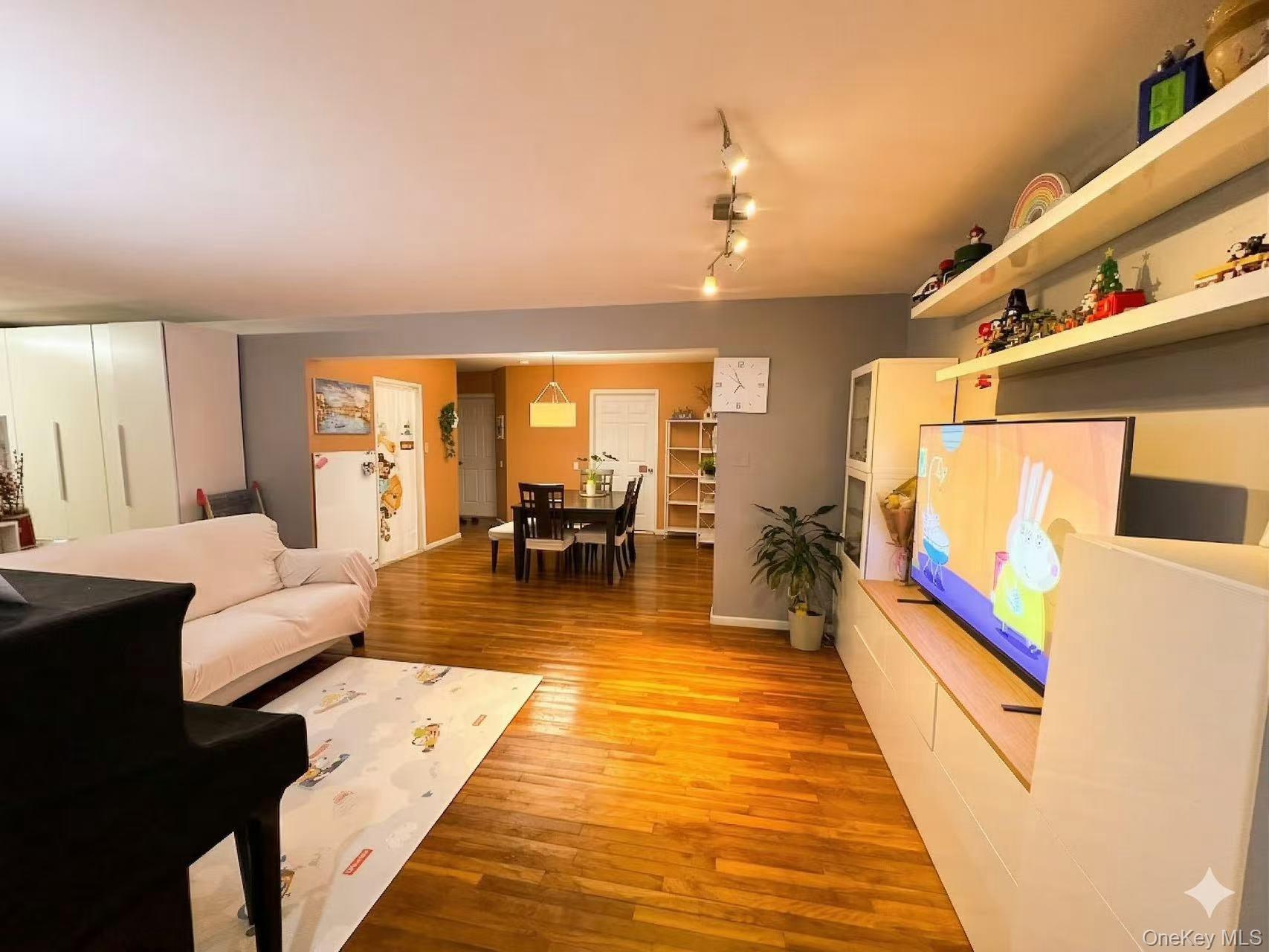 #3 photo, 224-24 Union Turnpike, Oakland Gardens , NY 11427