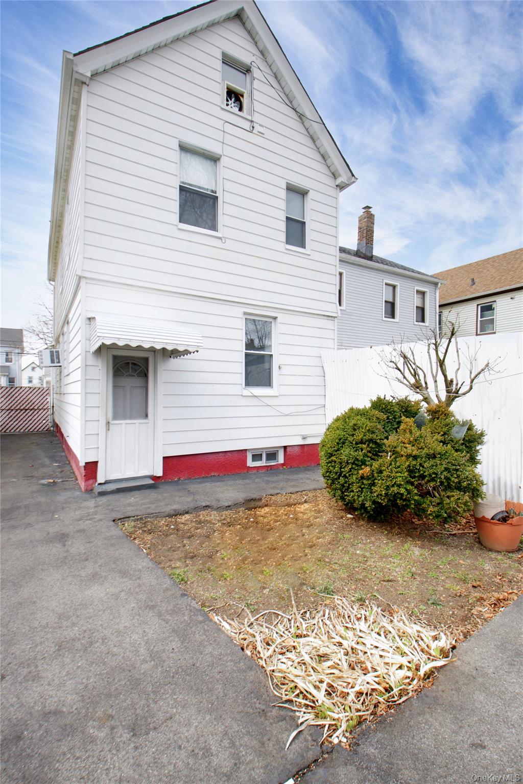 #19 photo, 9031 204th Street, Hollis , NY 11423