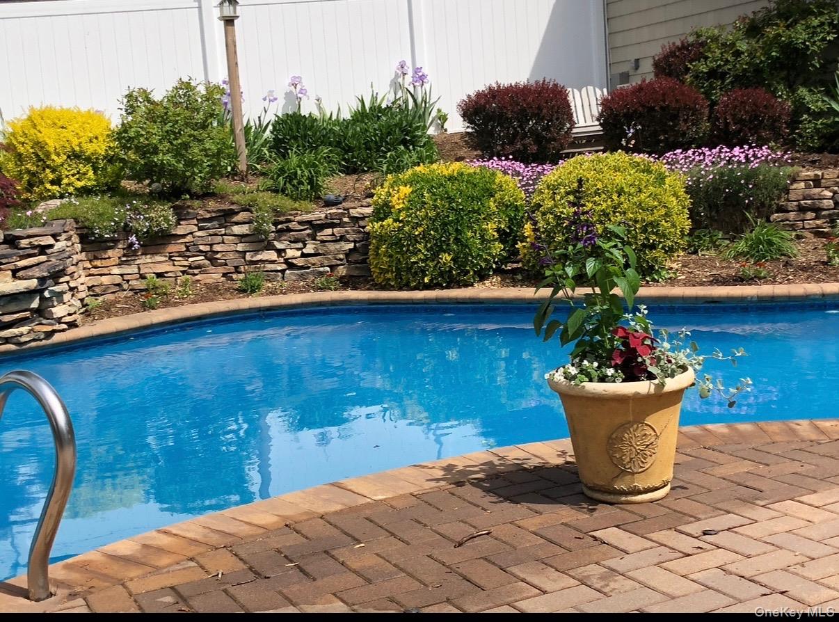 #17 photo, 105 Myrtle Avenue, Port Jefferson , NY 11777