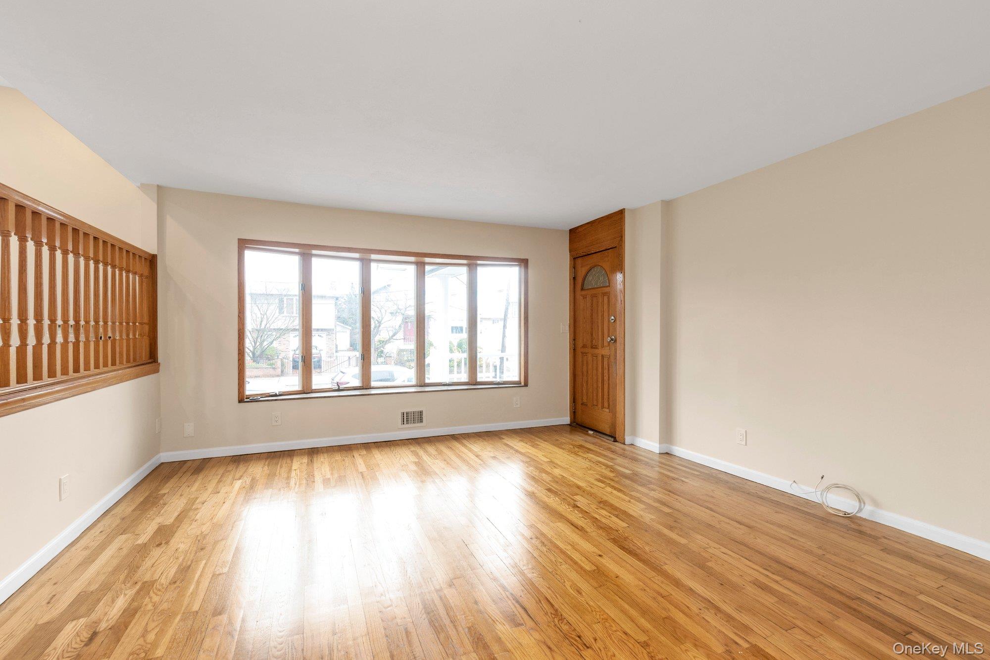 #2 photo, 295 Plain Court, নাসাউ কাউন্টি Franklin Square , NY 11010