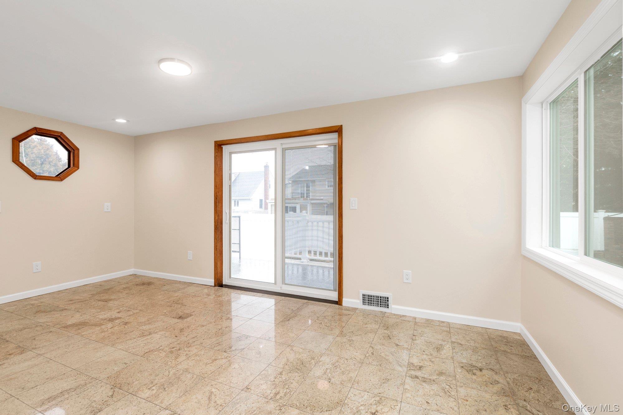 #9 photo, 295 Plain Court, নাসাউ কাউন্টি Franklin Square , NY 11010