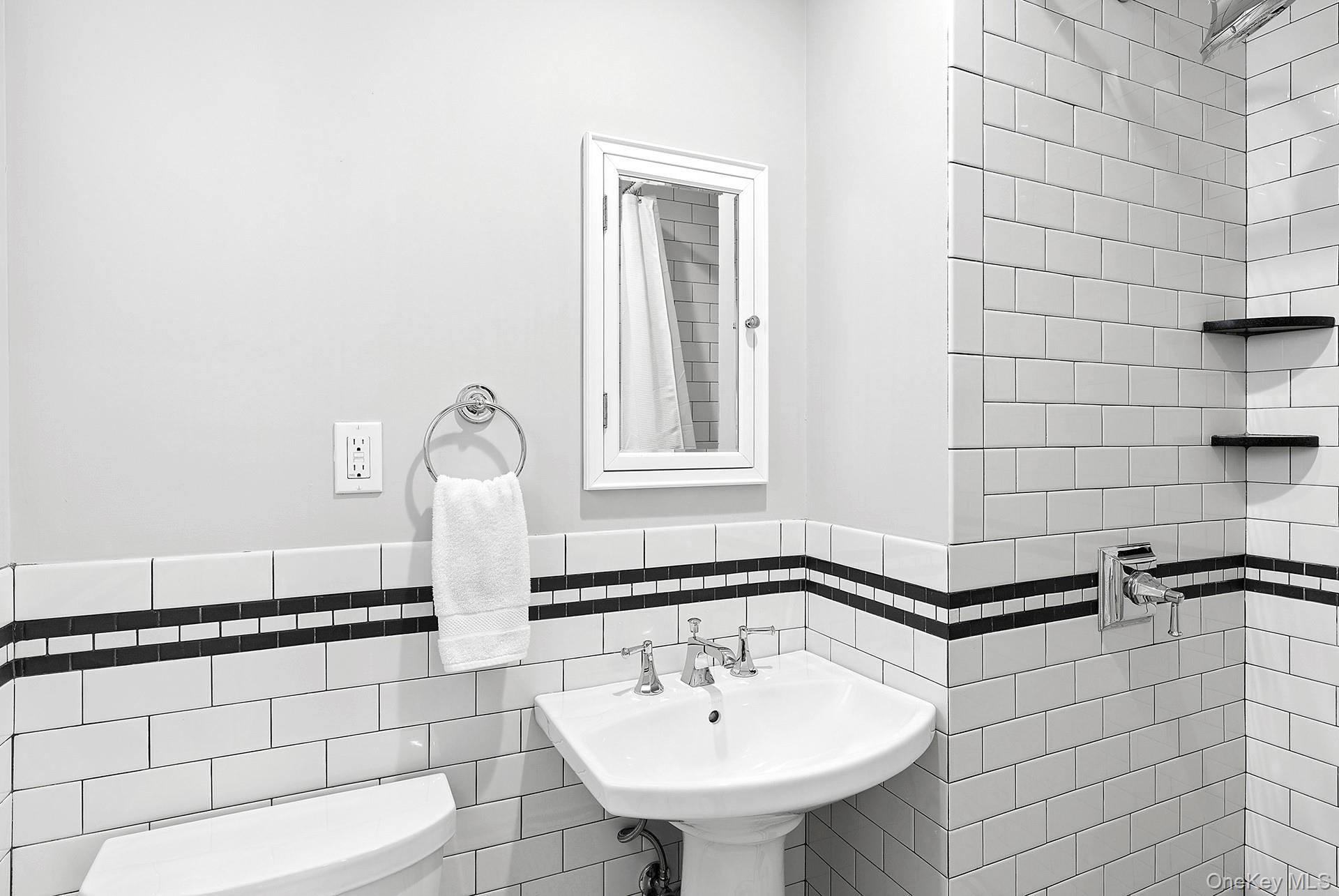 #11 photo, 22 Peconic Crescent, সাফোক কাউন্টি Hampton Bays , NY 11946