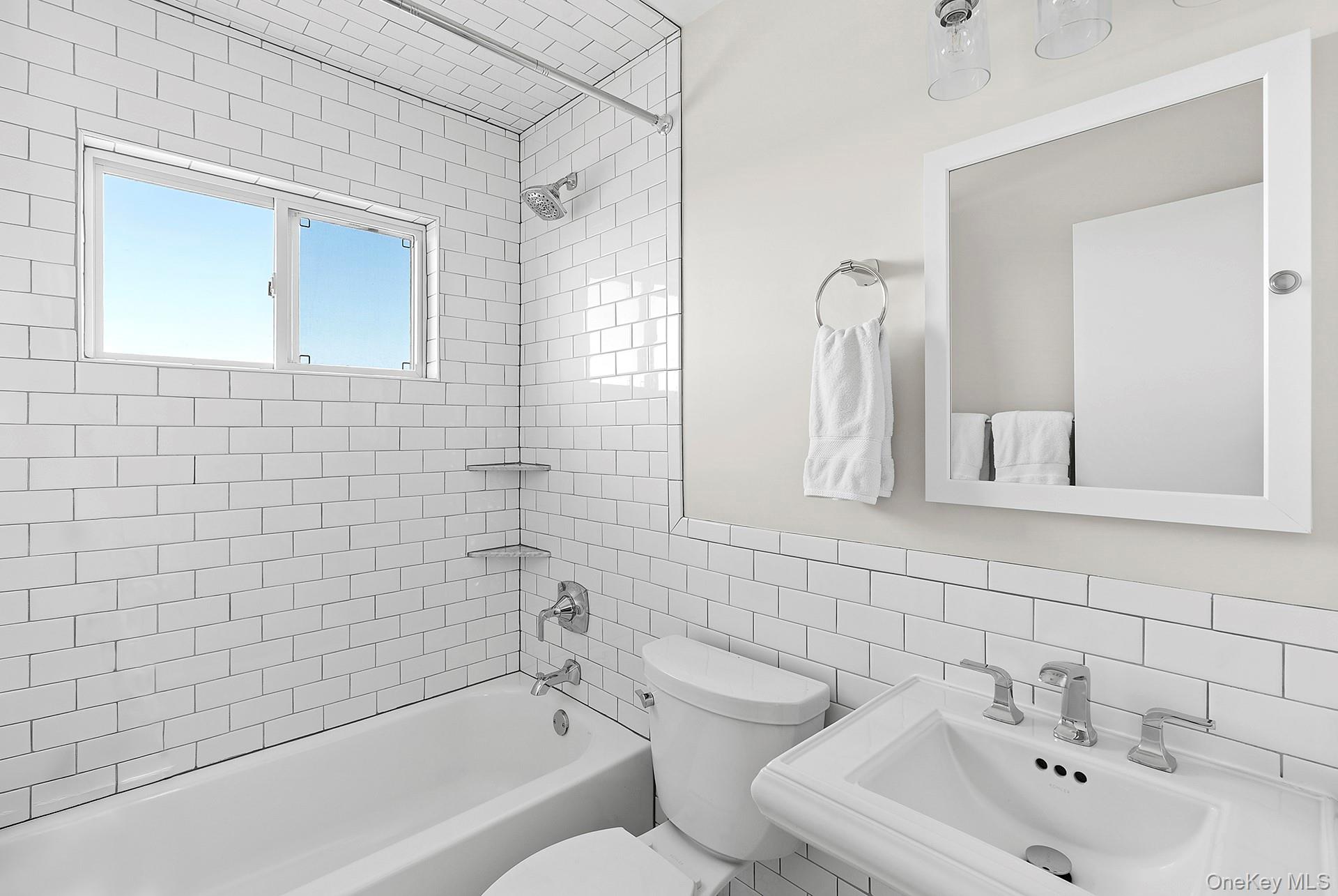 #12 photo, 22 Peconic Crescent, সাফোক কাউন্টি Hampton Bays , NY 11946