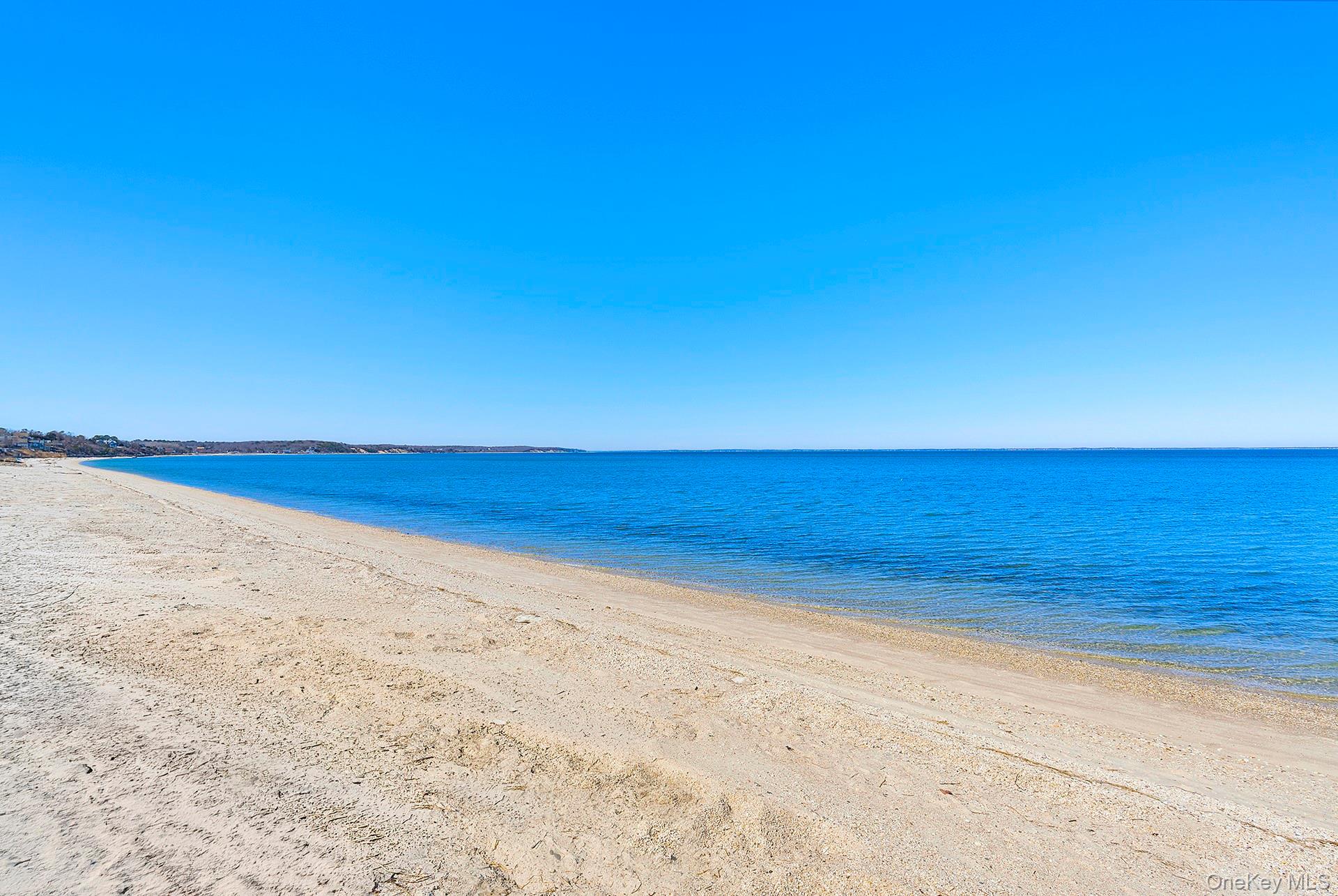 #18 photo, 22 Peconic Crescent, সাফোক কাউন্টি Hampton Bays , NY 11946