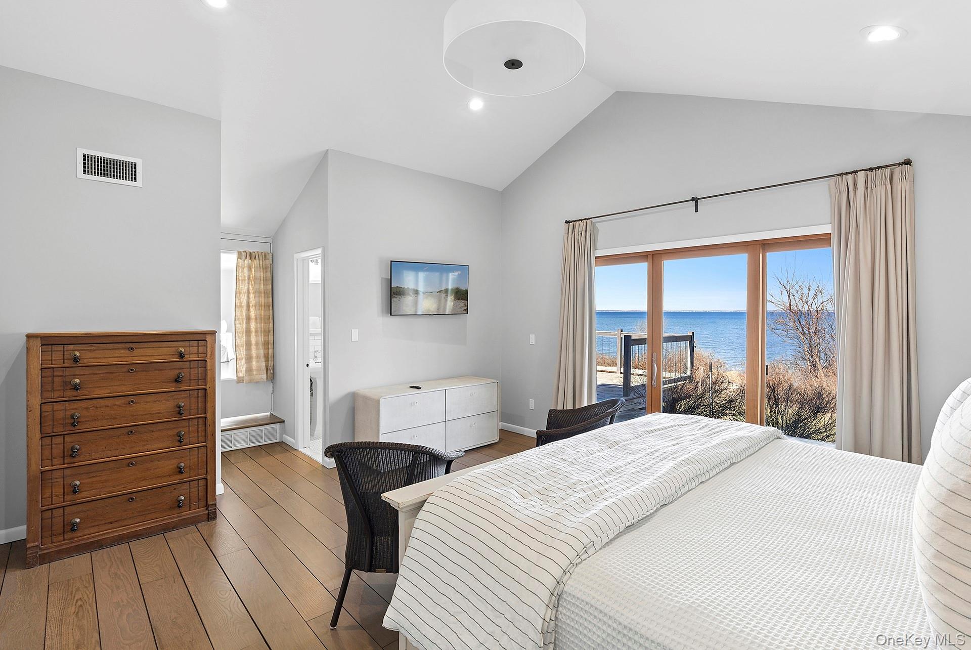 #8 photo, 22 Peconic Crescent, সাফোক কাউন্টি Hampton Bays , NY 11946