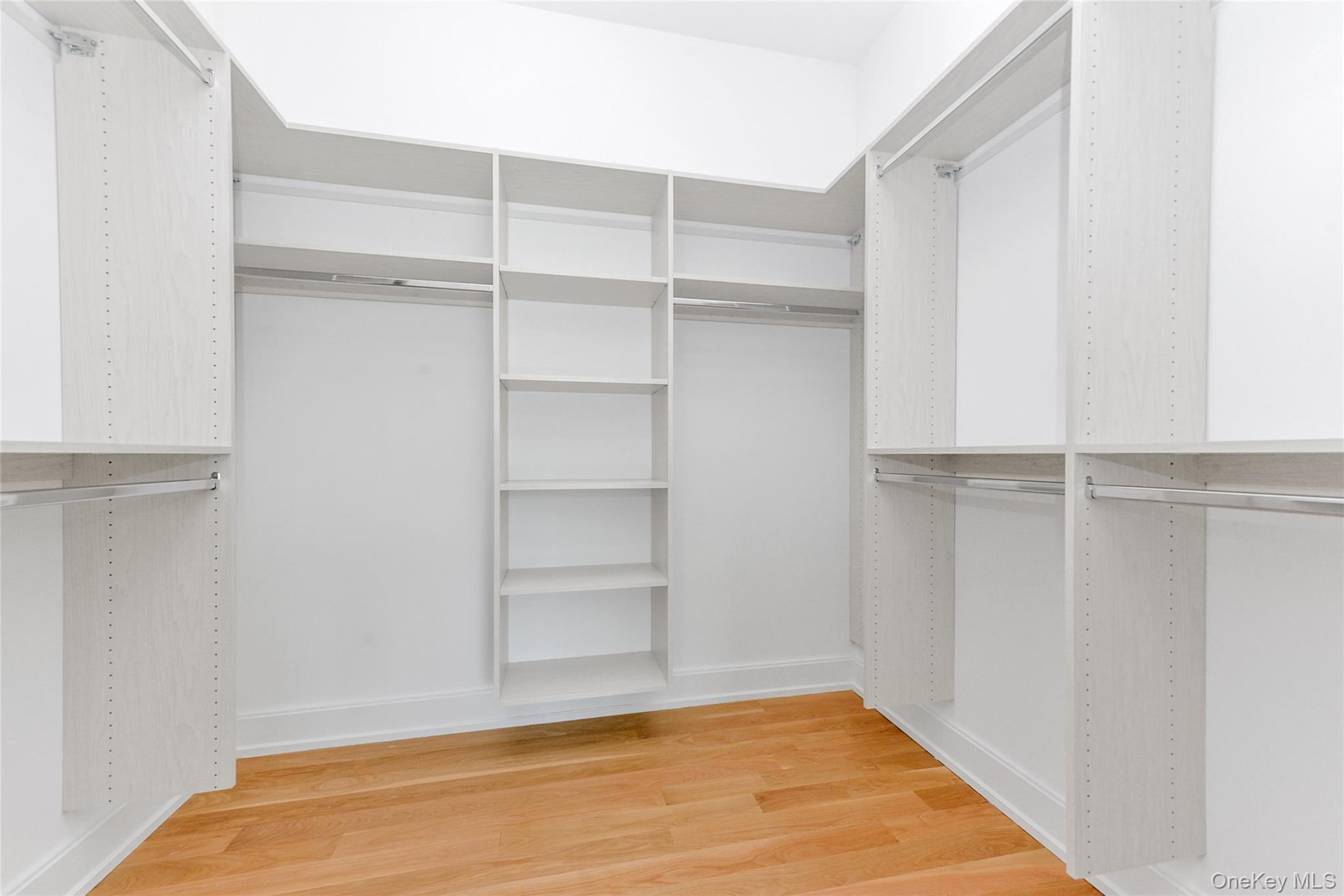 #15 photo, 601 Grist Mill Circle, Roslyn , NY 11576