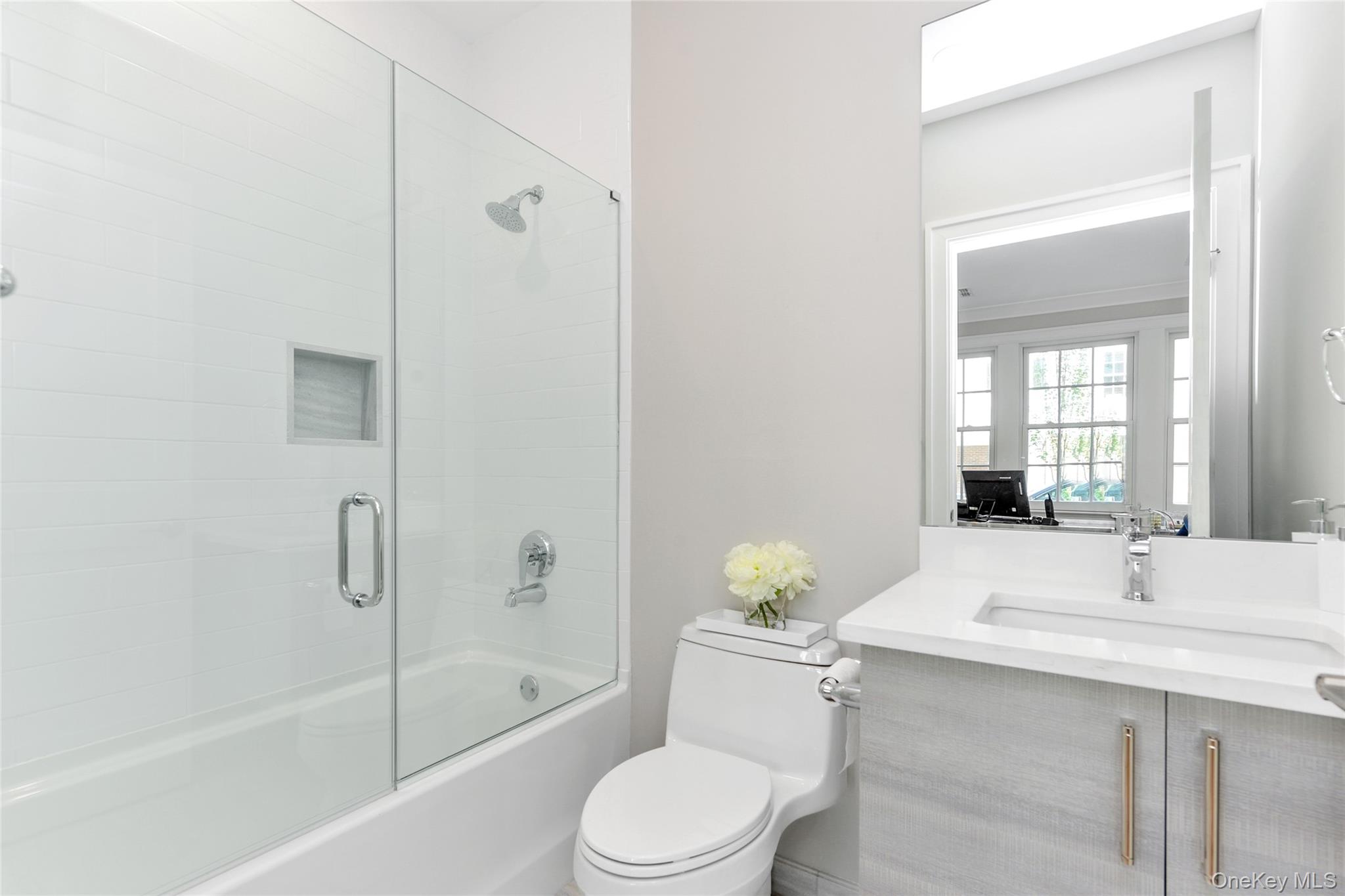 #18 photo, 601 Grist Mill Circle, Roslyn , NY 11576