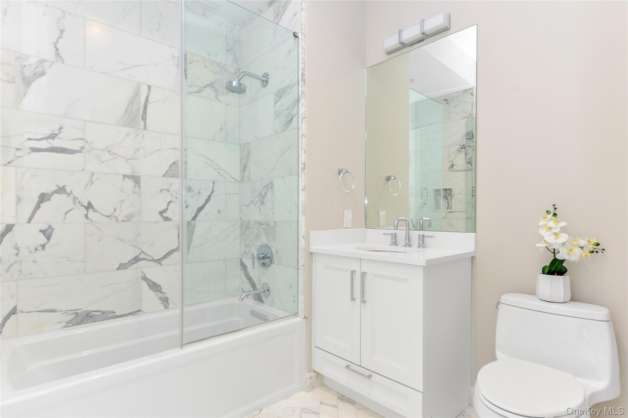 #19 photo, 601 Grist Mill Circle, Roslyn , NY 11576