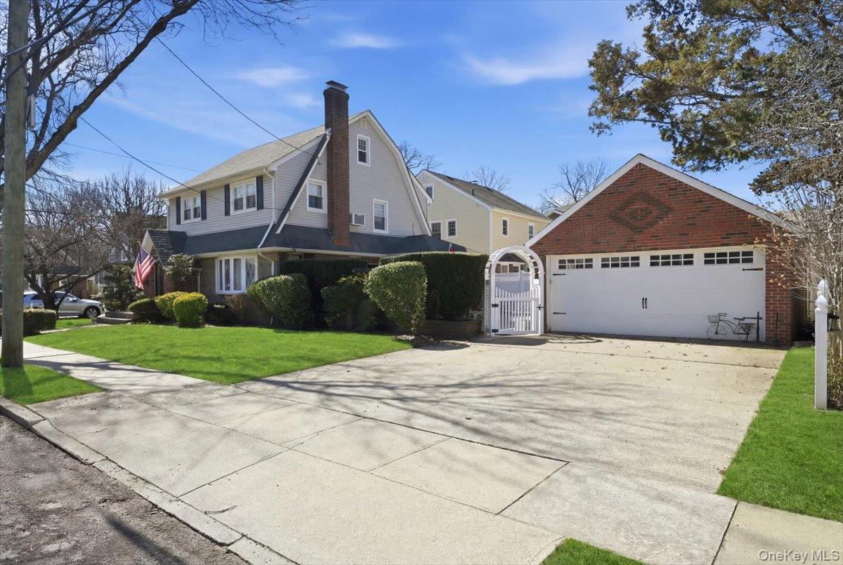 #4 photo, 38 Pine Avenue, নাসাউ কাউন্টি Floral Park , NY 11001