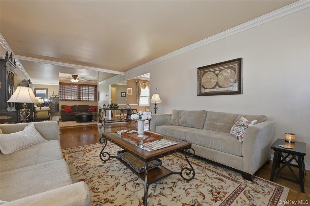 #9 photo, 38 Pine Avenue, নাসাউ কাউন্টি Floral Park , NY 11001