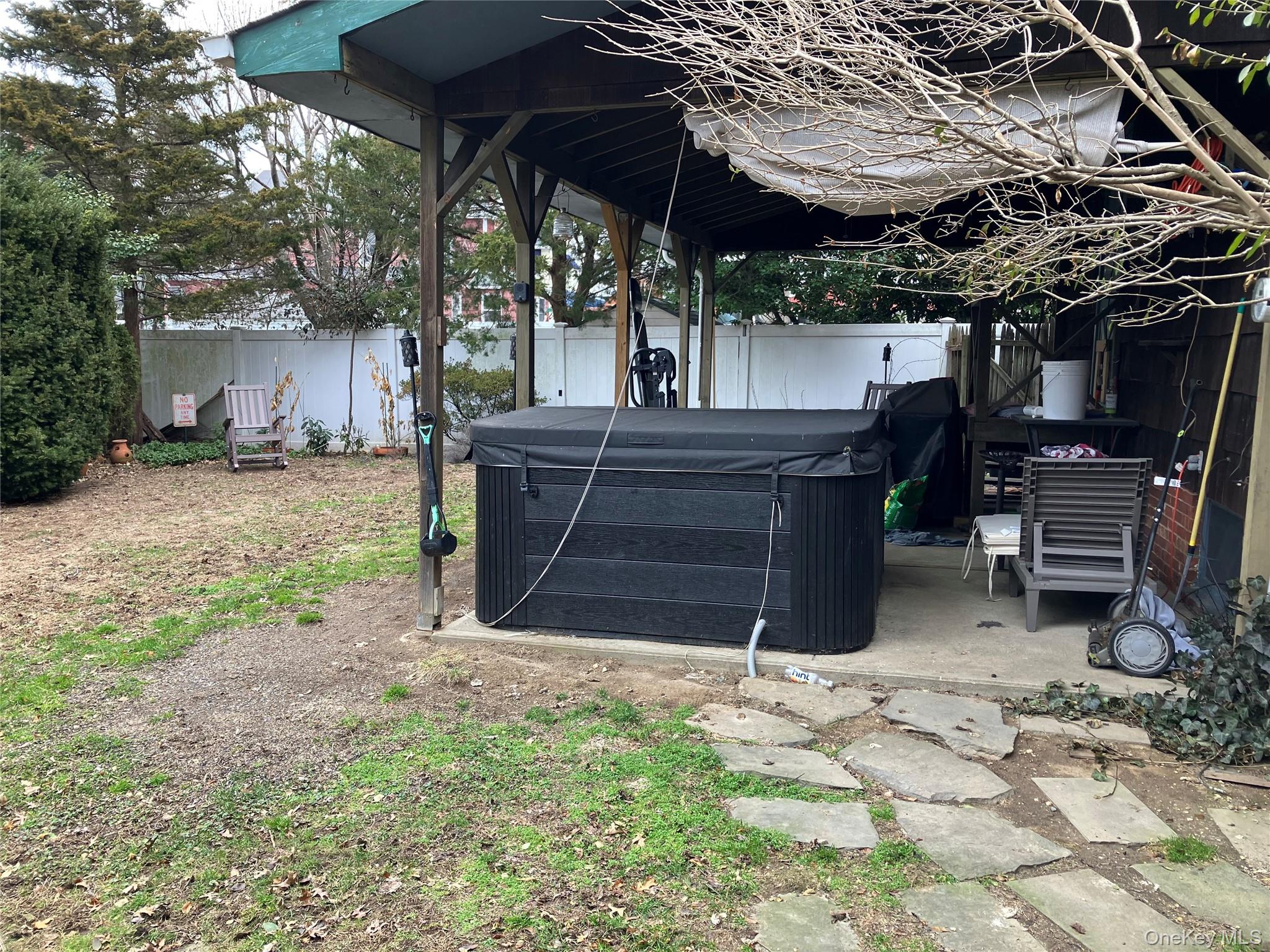 #15 photo, 18 Park Avenue, Glen Cove , NY 11542