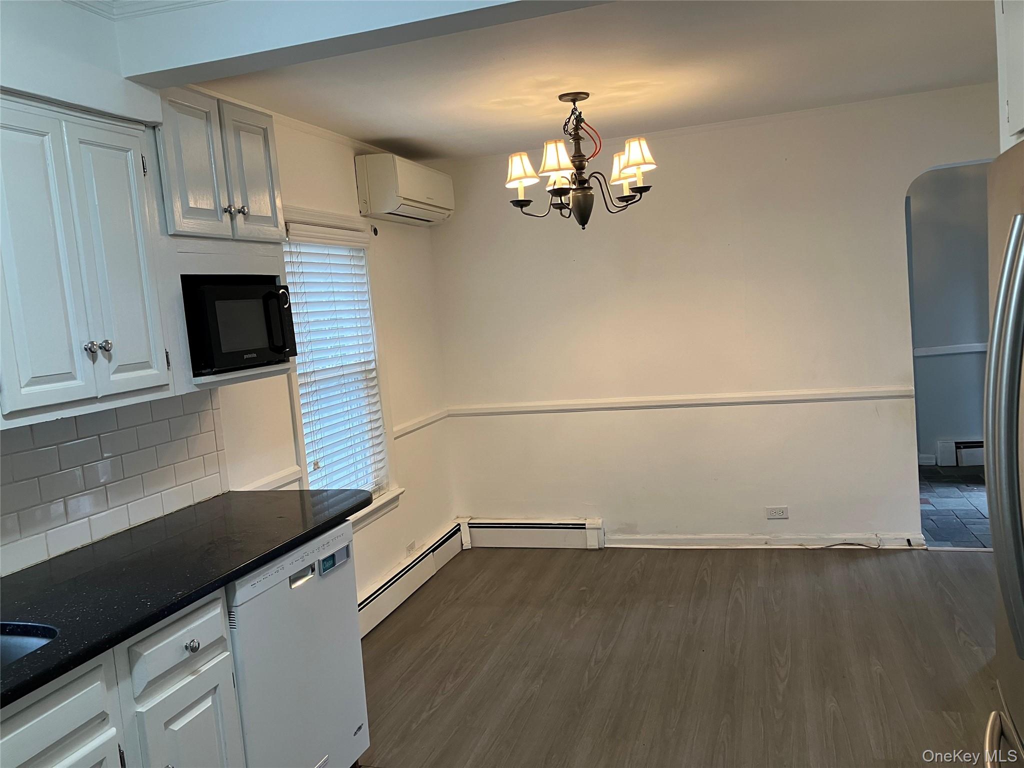 #8 photo, 18 Park Avenue, Glen Cove , NY 11542