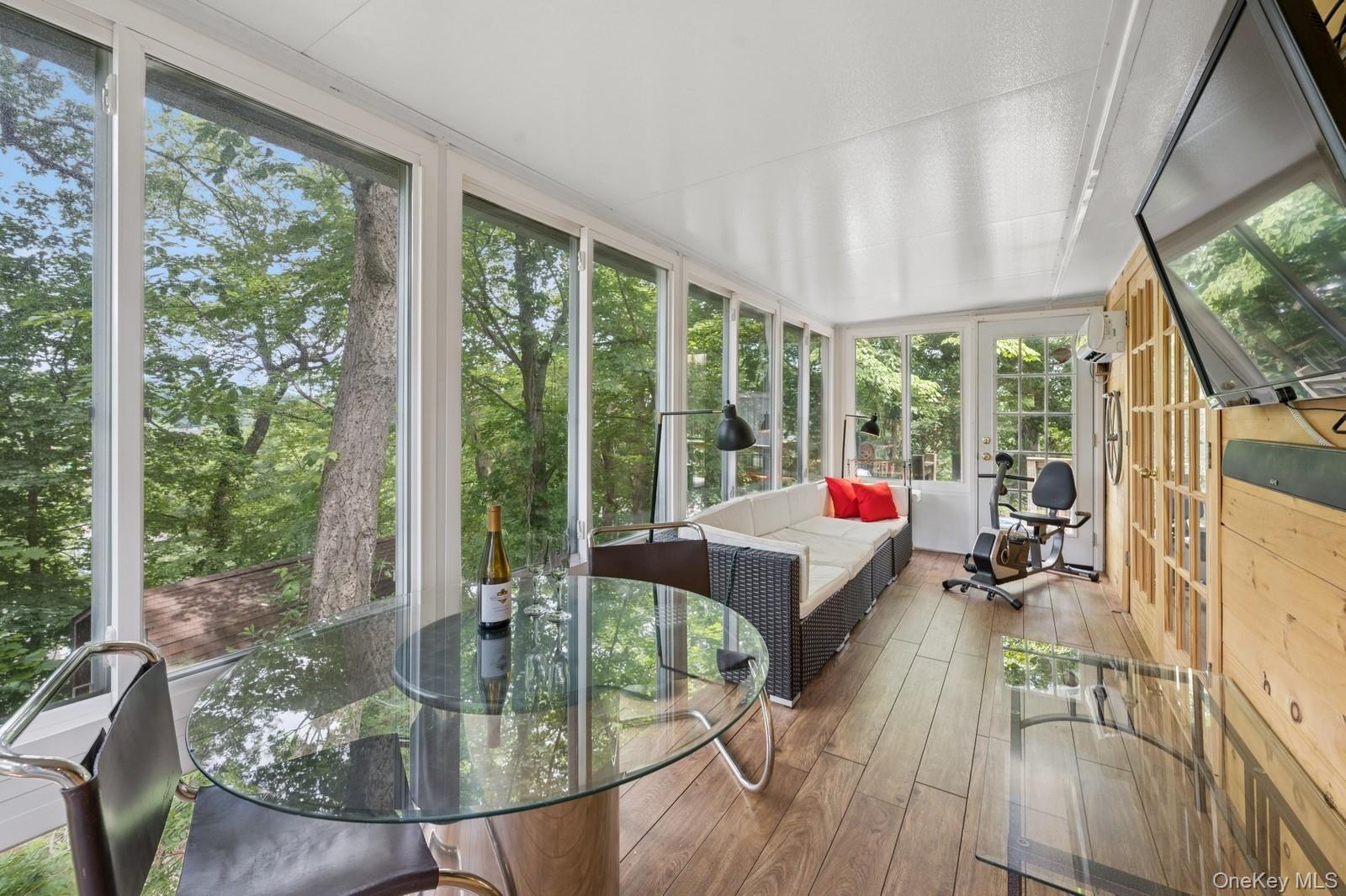 #18 photo, 8 Towle Place, Glen Cove , NY 11542