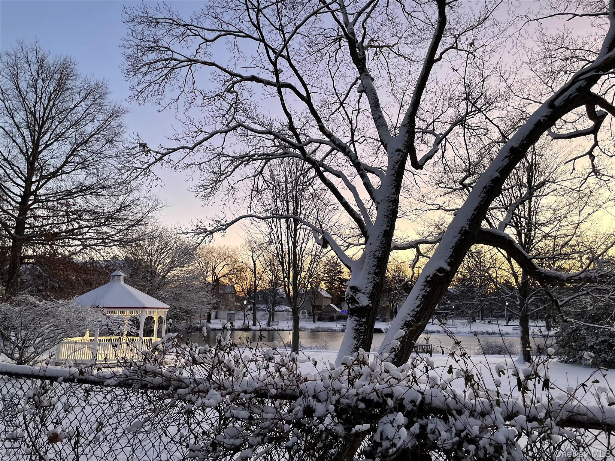 #5 photo, 21 Wellington Place, 東長島 Amityville , NY 11701