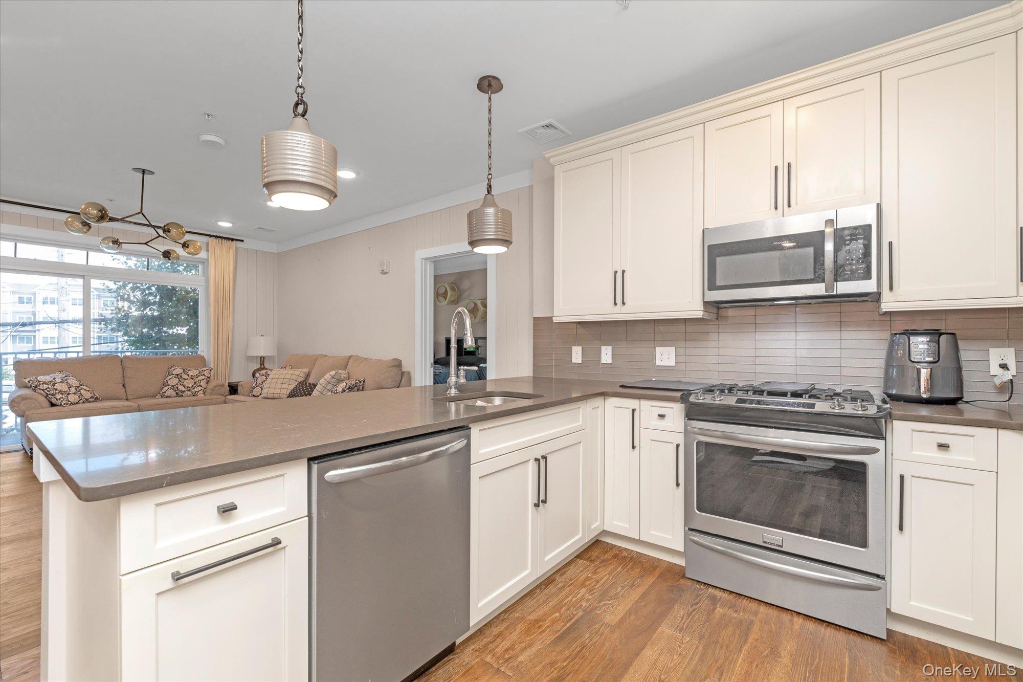 #7 photo, 214 Marina Pointe Drive, 롱 아일랜드 East Rockaway , NY 11518