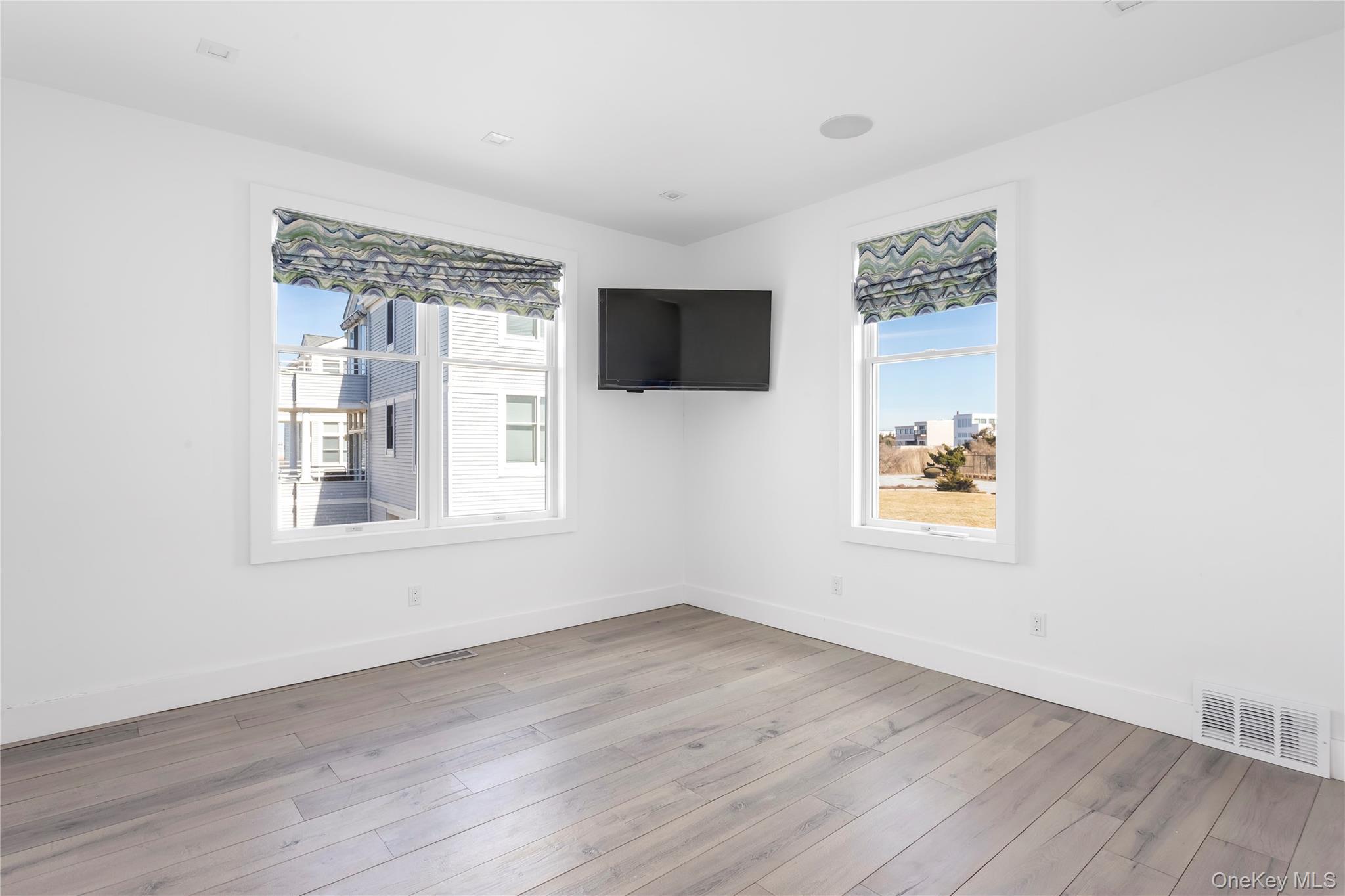 #18 photo, 580 Dune Road, Westhampton , NY 11978