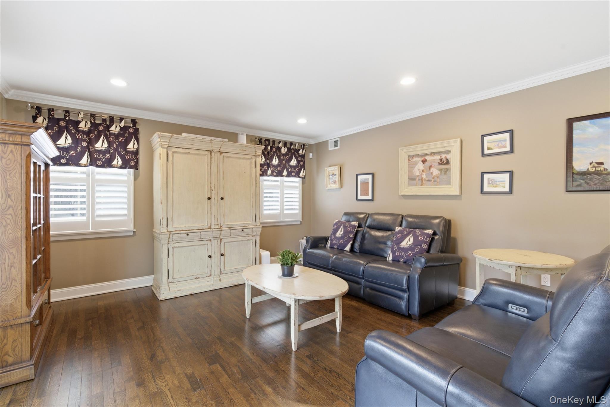 #19 photo, 2 Knoll Lane, Glen Head , NY 11545