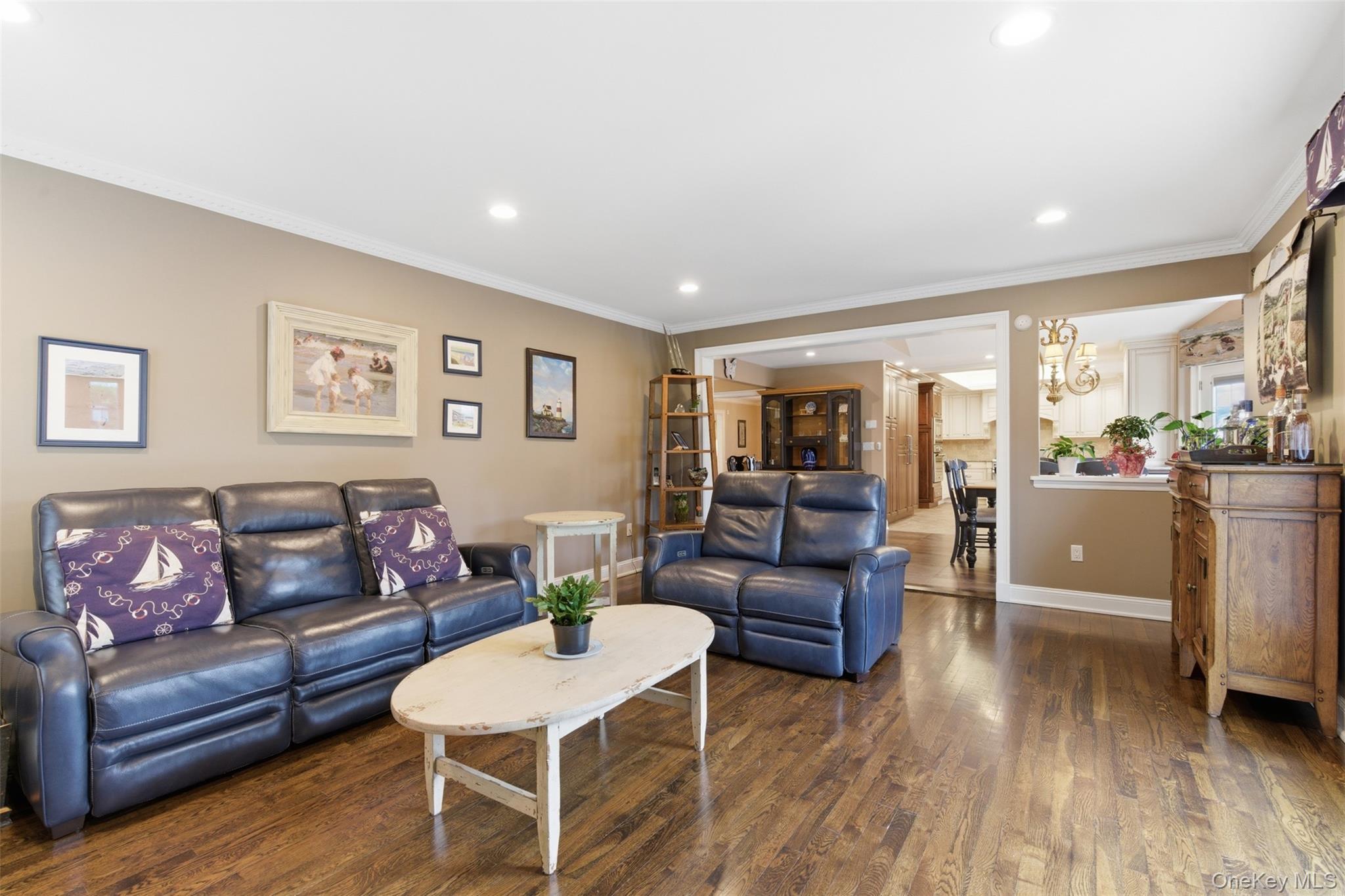 #20 photo, 2 Knoll Lane, Glen Head , NY 11545