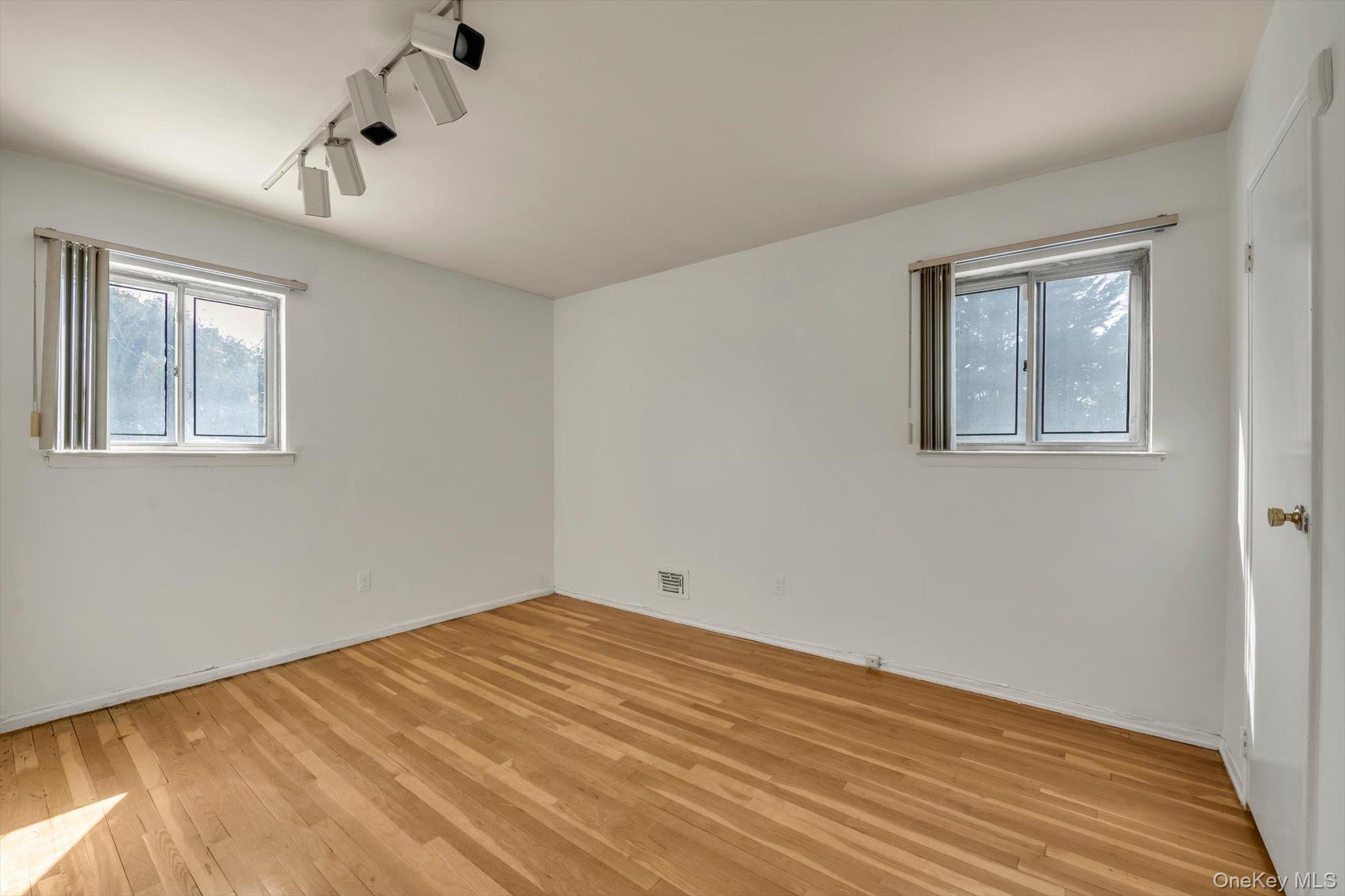 #17 photo, 23 Madison, নাসাউ কাউন্টি Jericho , NY 11753