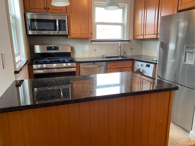 #7 photo, 255-36 74th Avenue, Glen Oaks , NY 11004